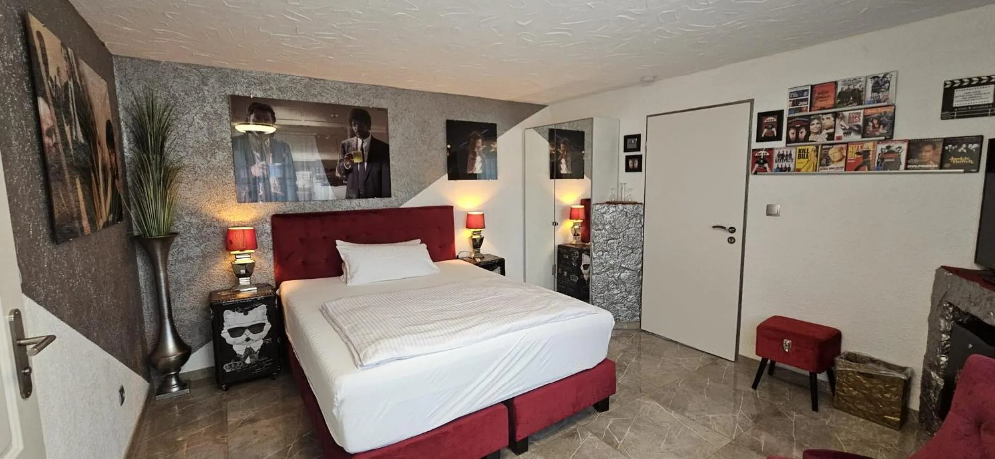 Bed in Hotel Karthäuser Hof