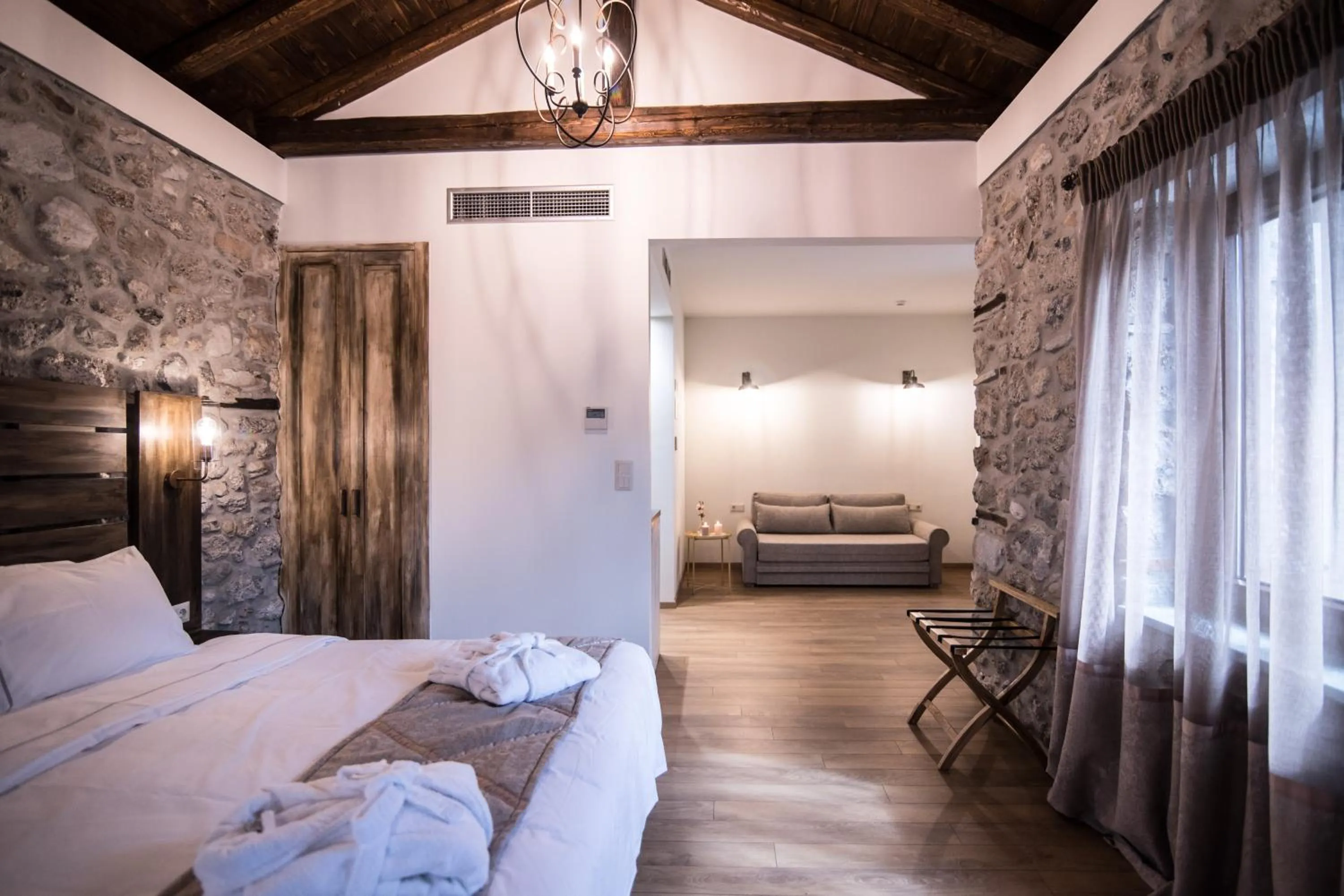 Seating area, Bed in Mythic Valley