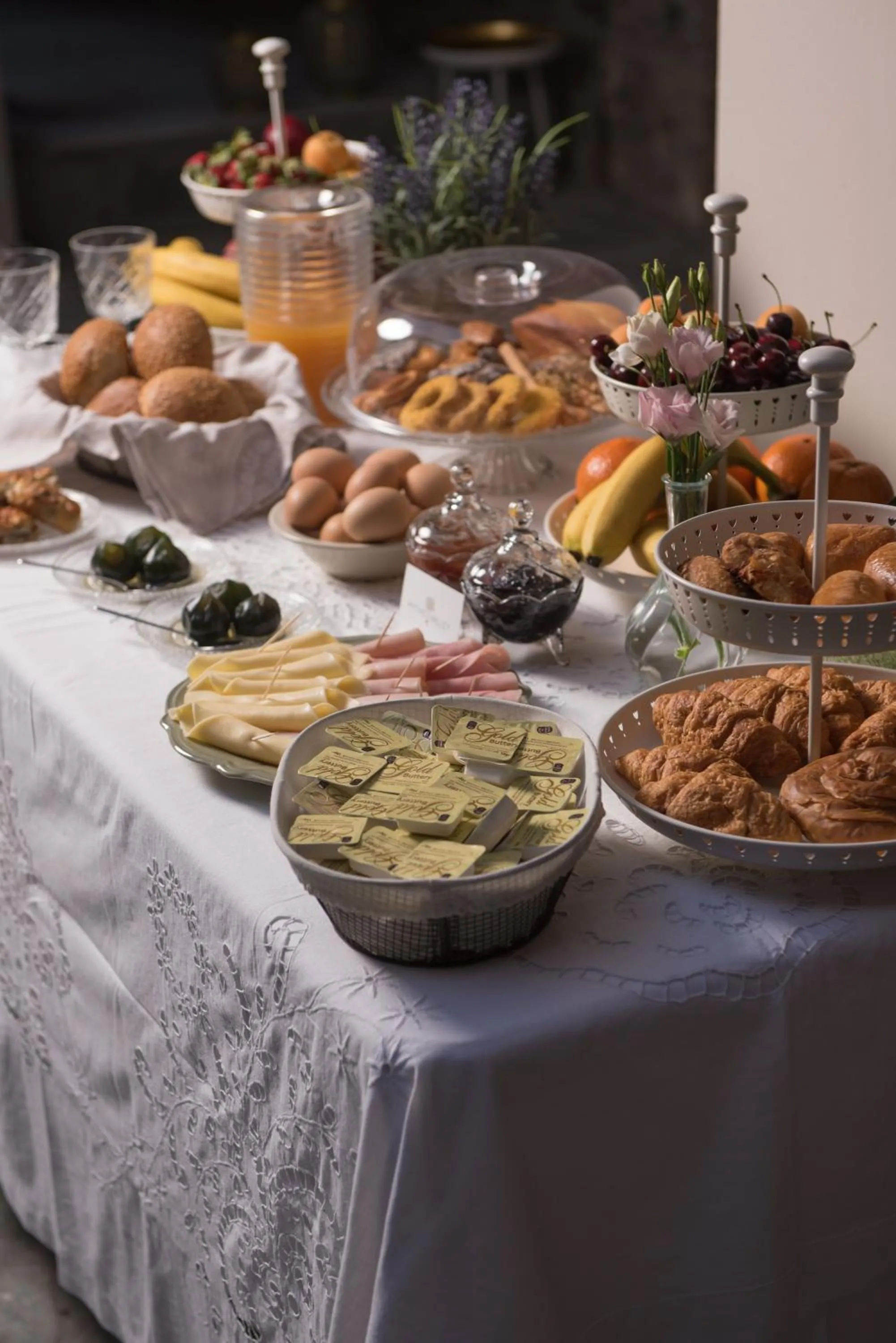 Breakfast in Mythic Valley