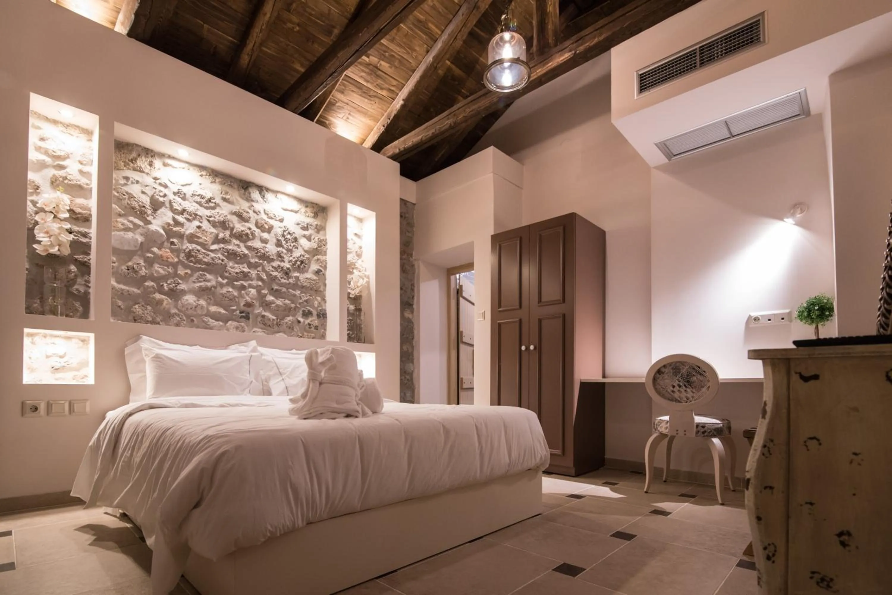 Bed in Mythic Valley