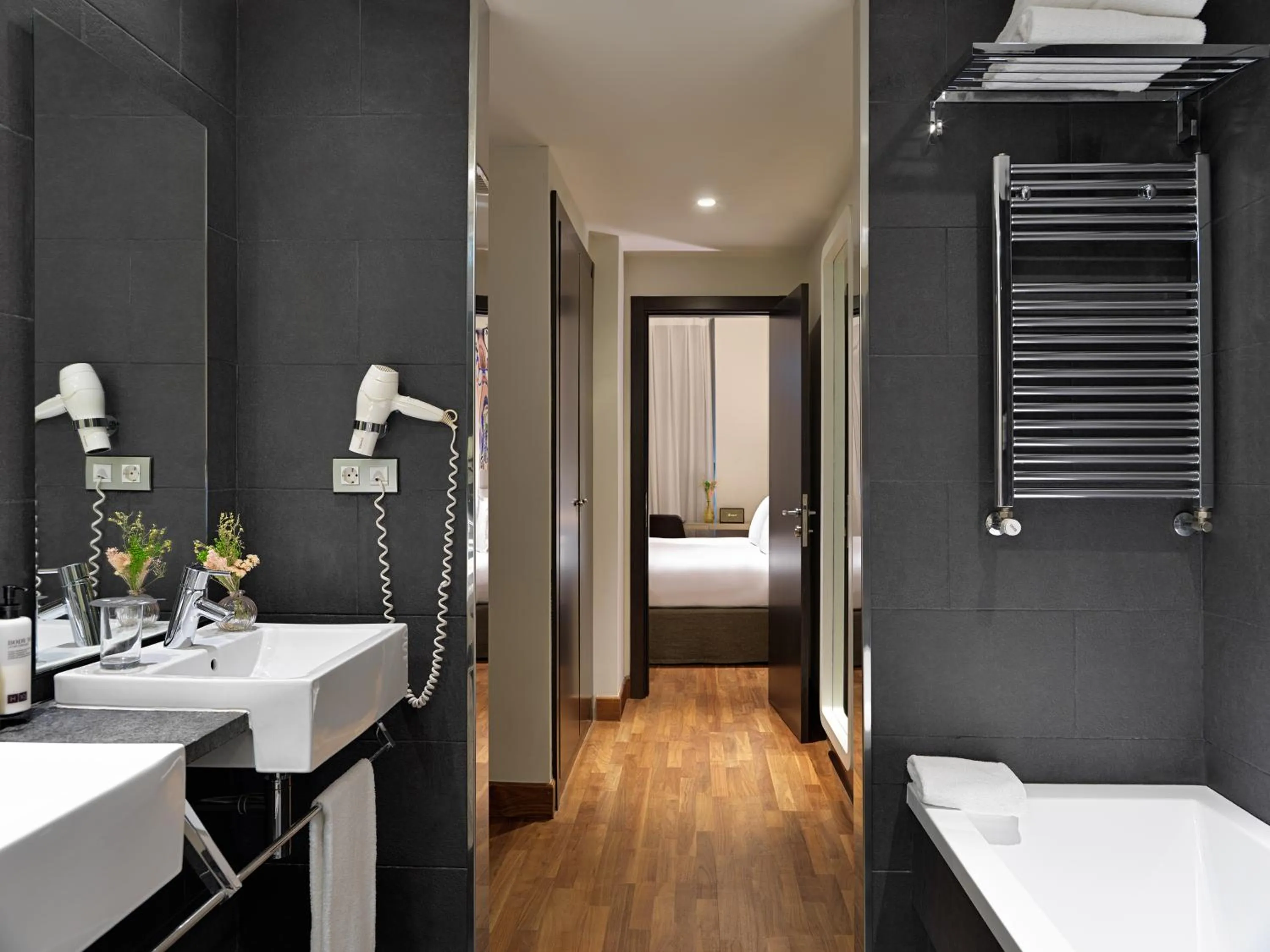 Bathroom in H10 Casanova