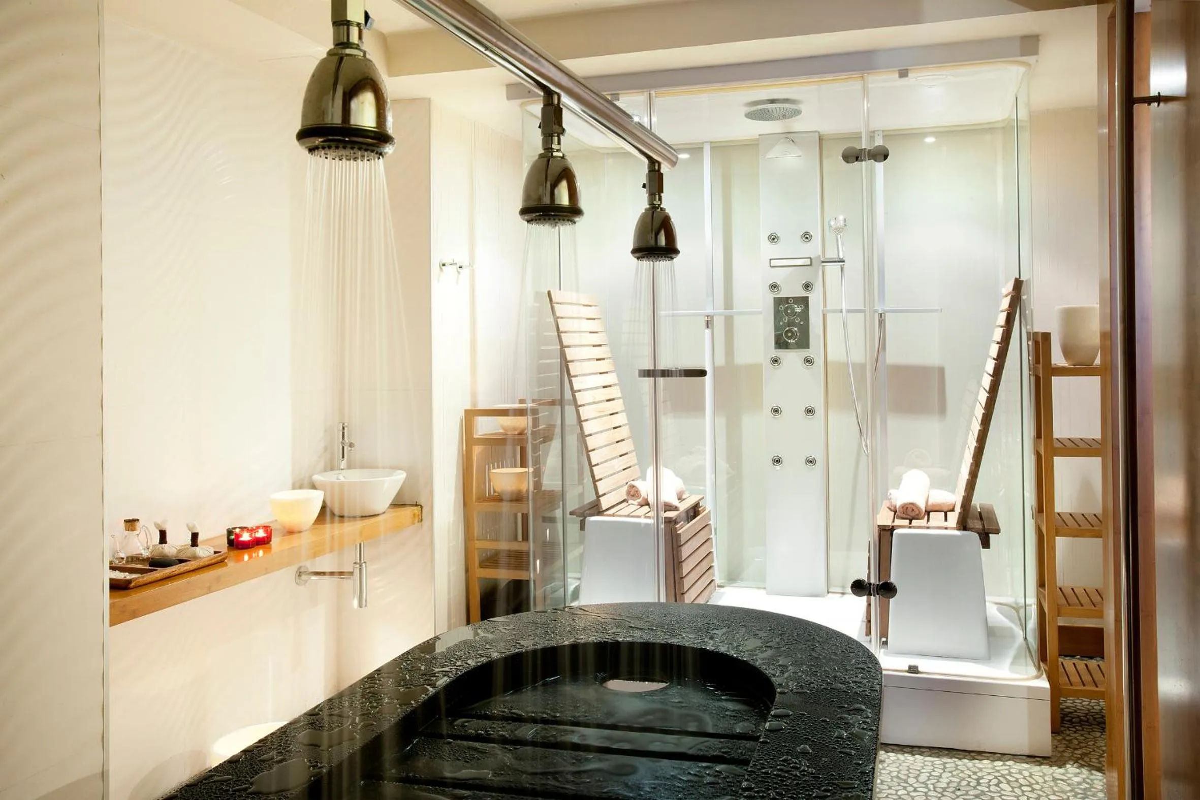 Steam room in H10 Casanova