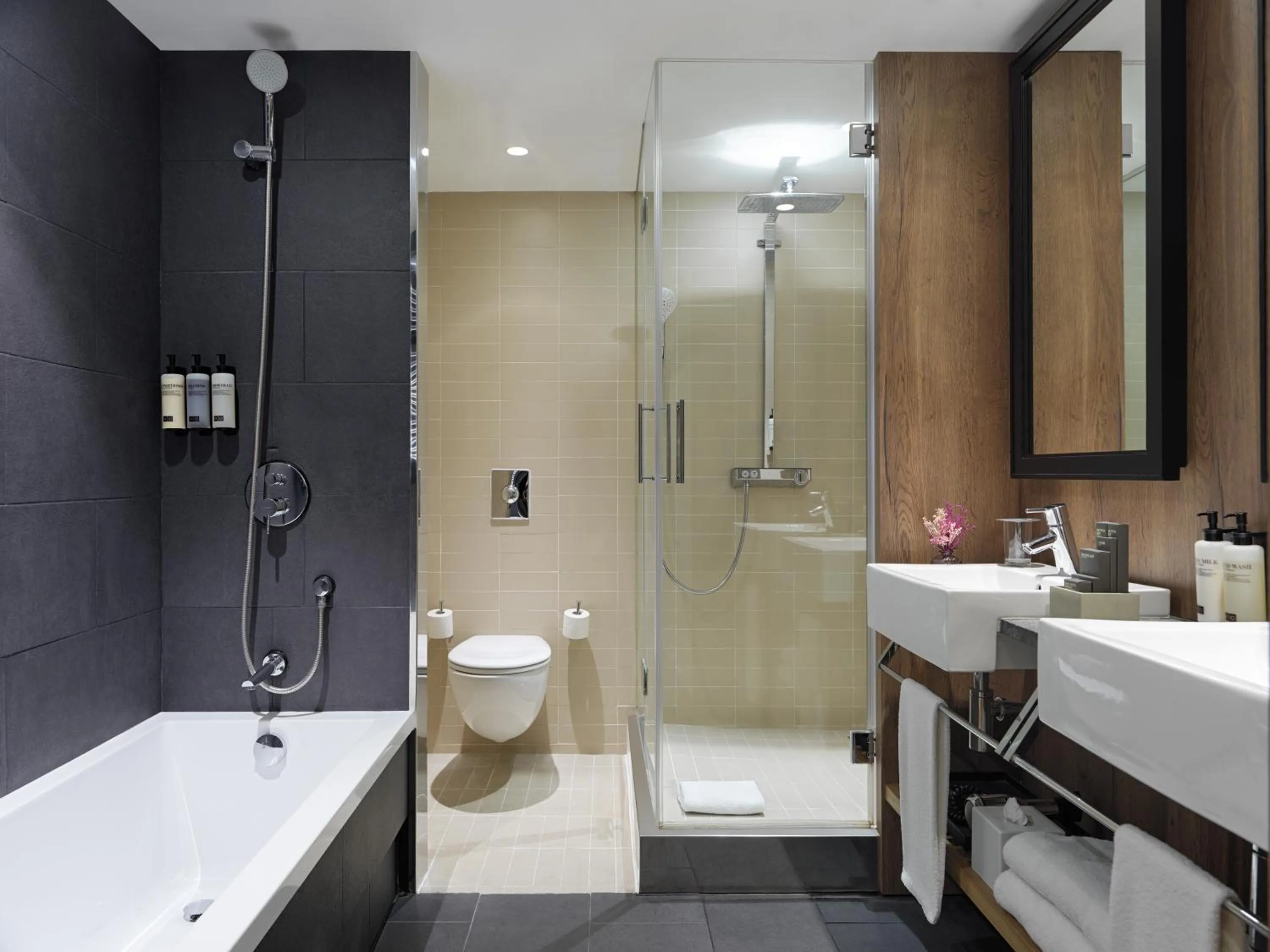 Shower in H10 Casanova