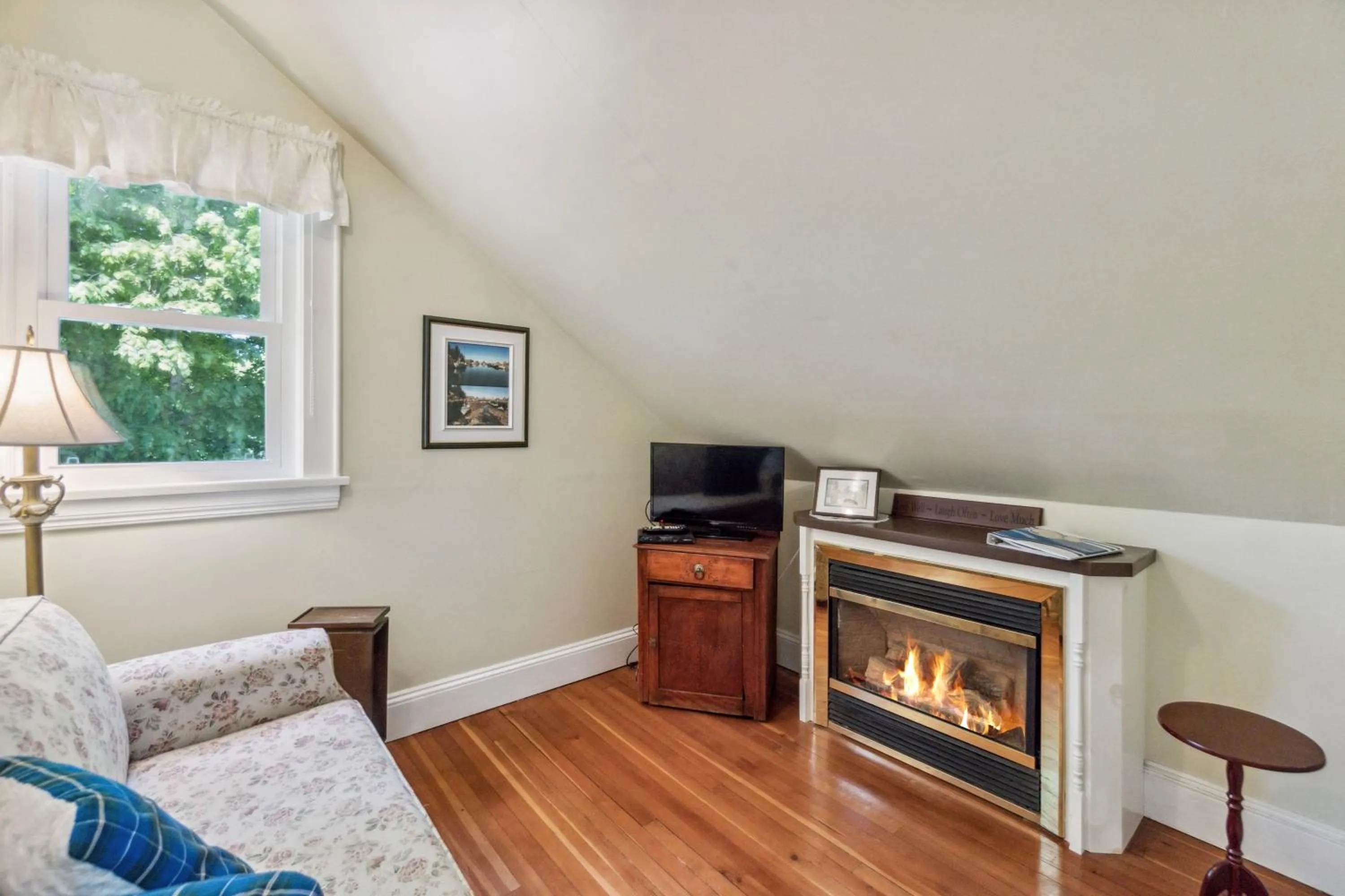 Living room in Farmhouse Inn B&B