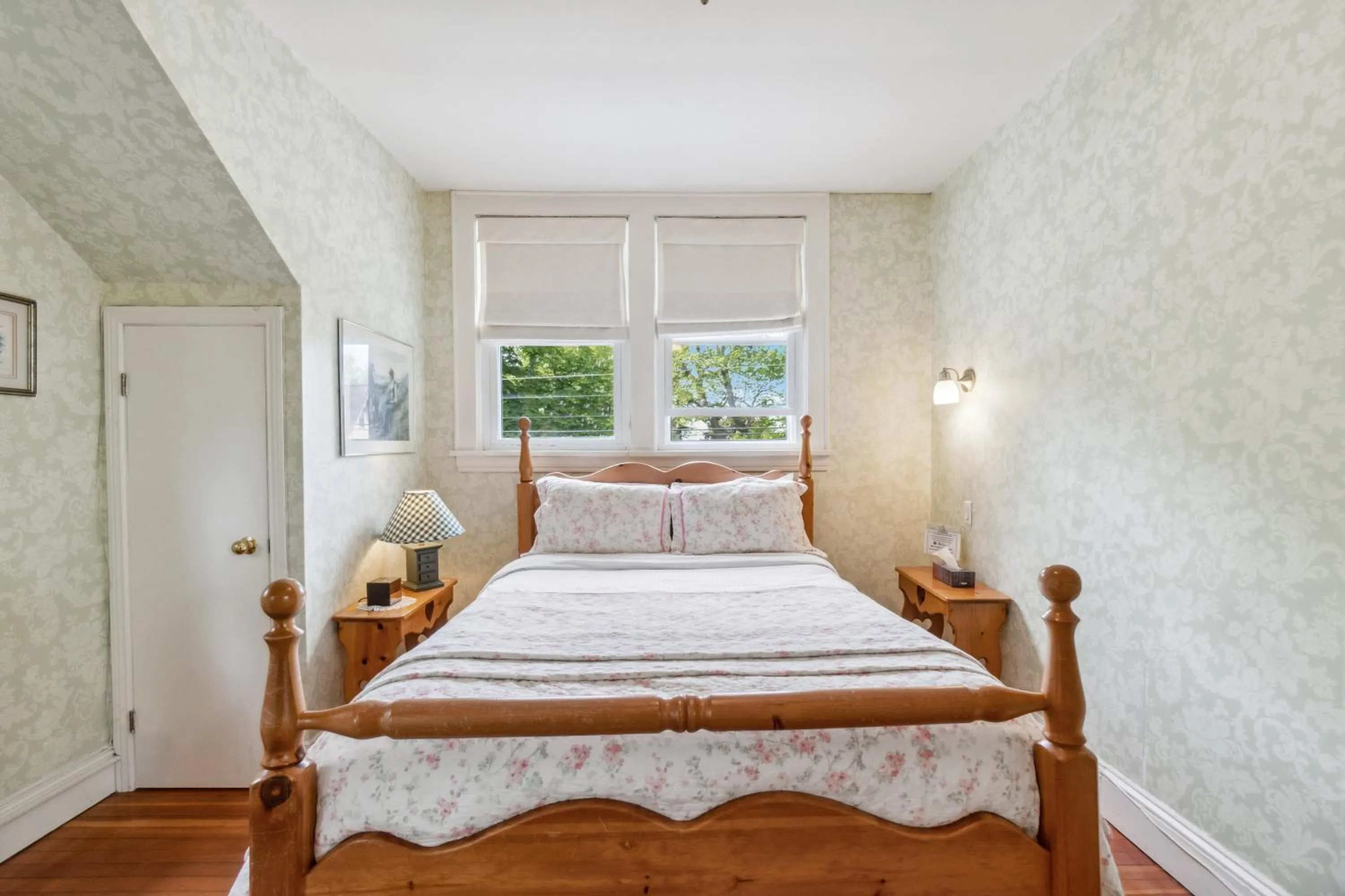 Bed in Farmhouse Inn B&B