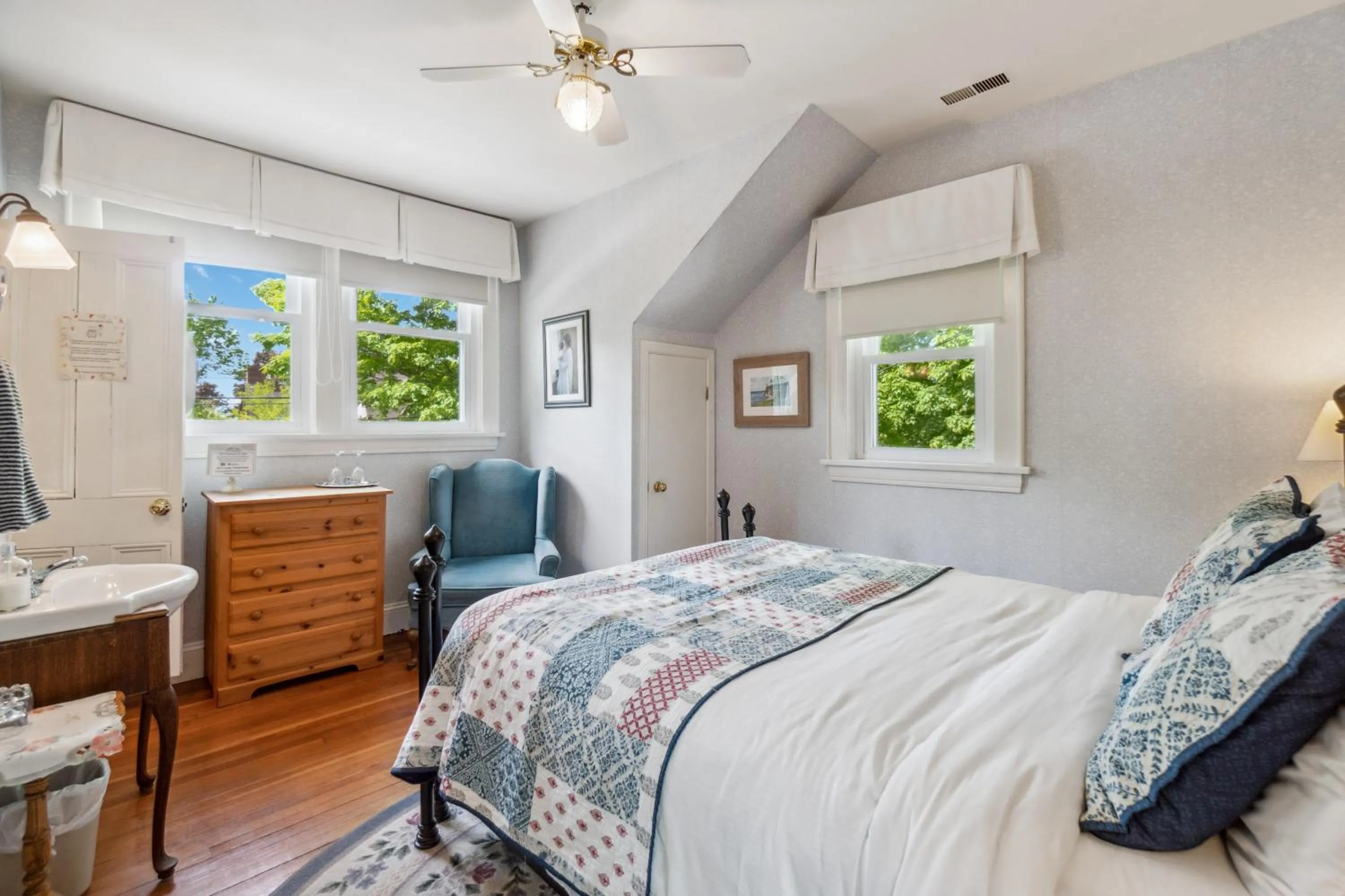 Bedroom, Bed in Farmhouse Inn B&B
