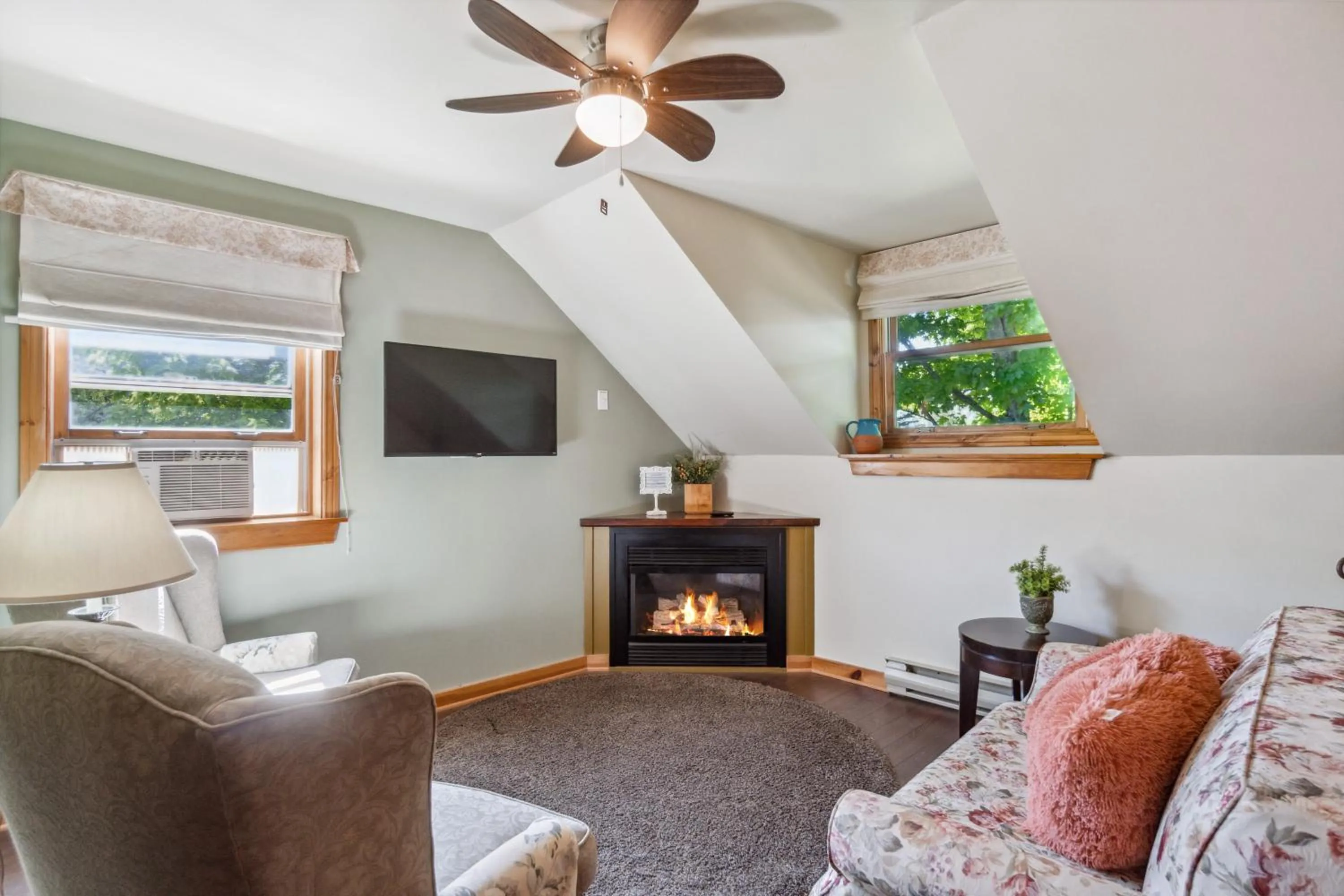 Living room in Farmhouse Inn B&B