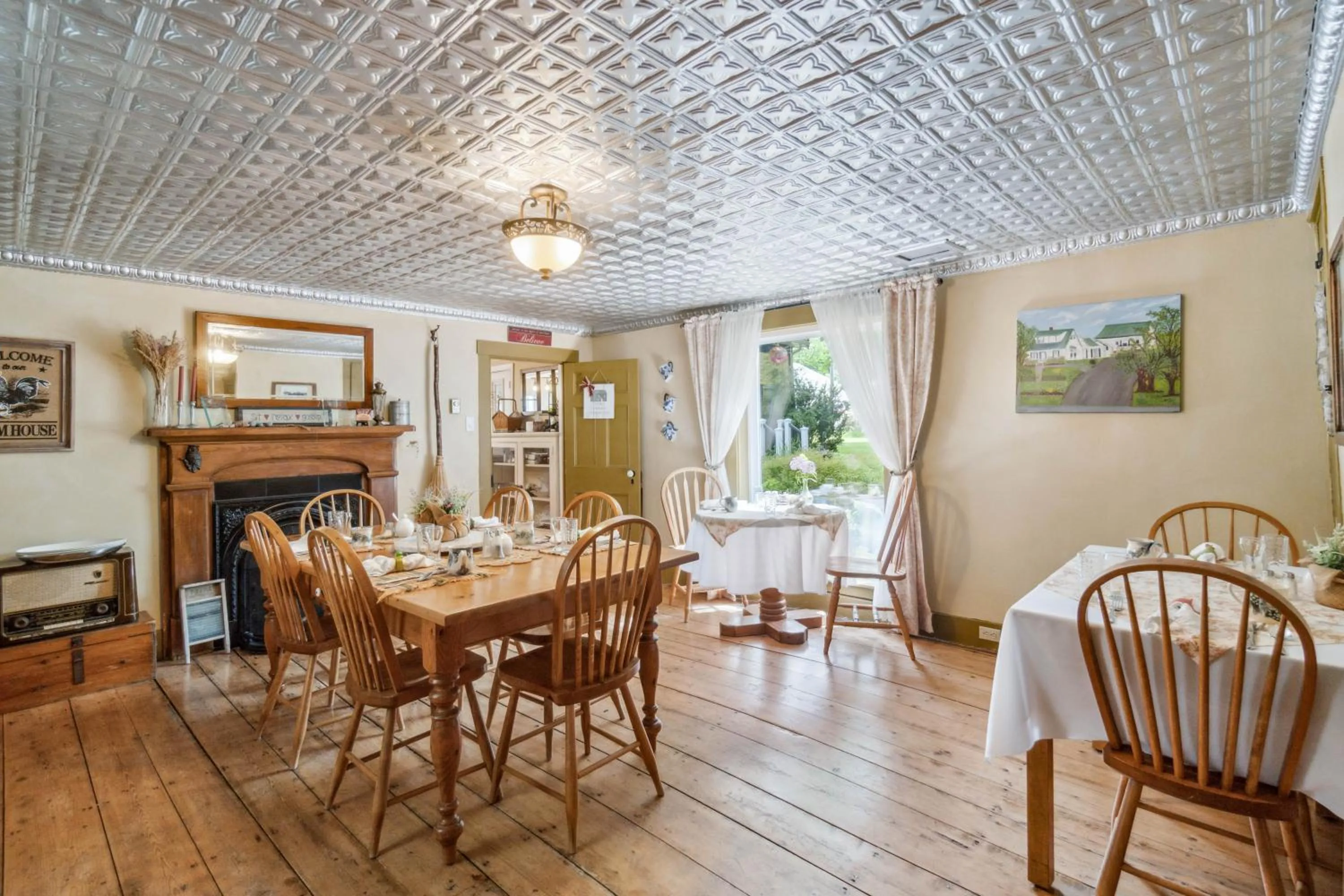 Breakfast in Farmhouse Inn B&B