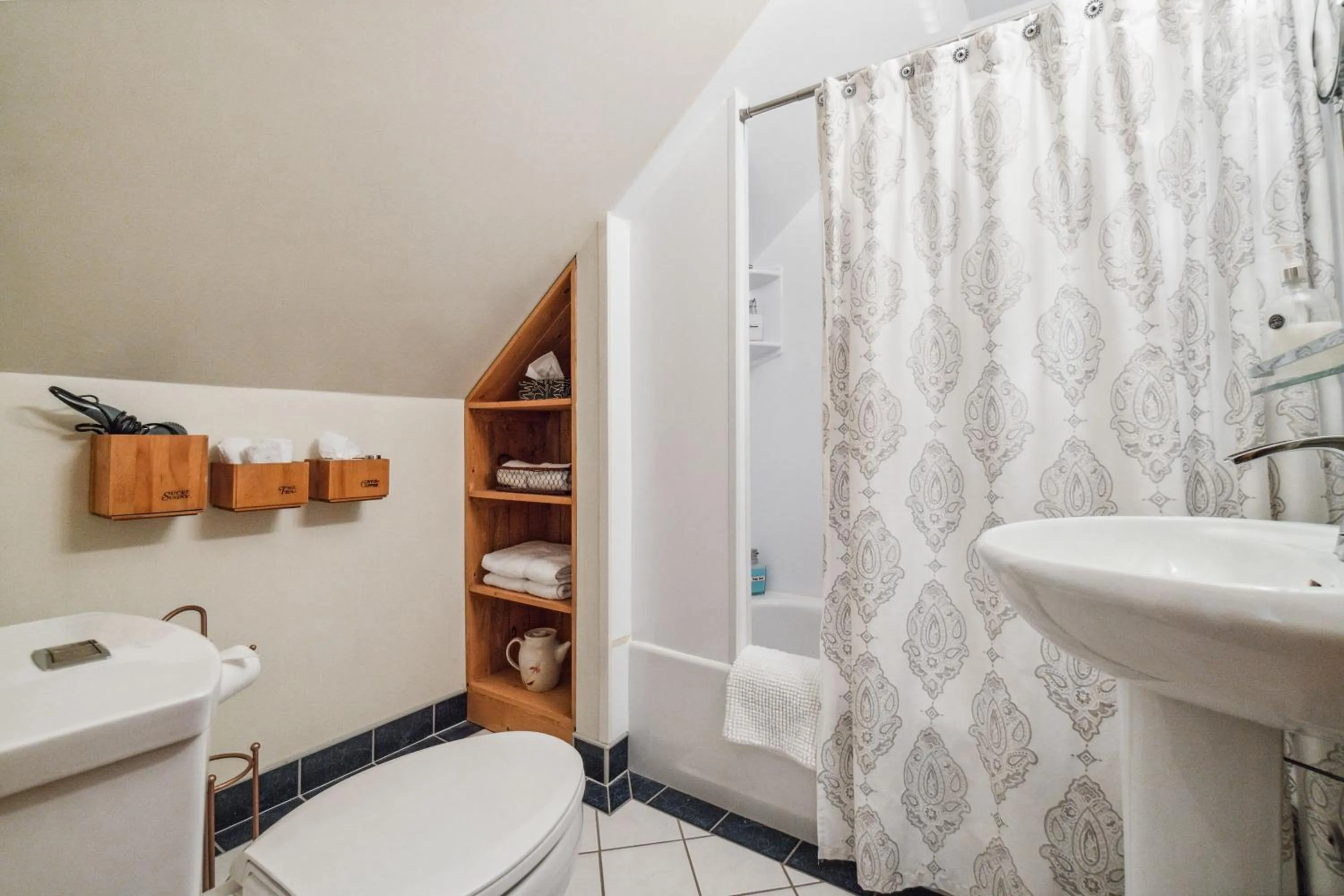 Bathroom in Farmhouse Inn B&B