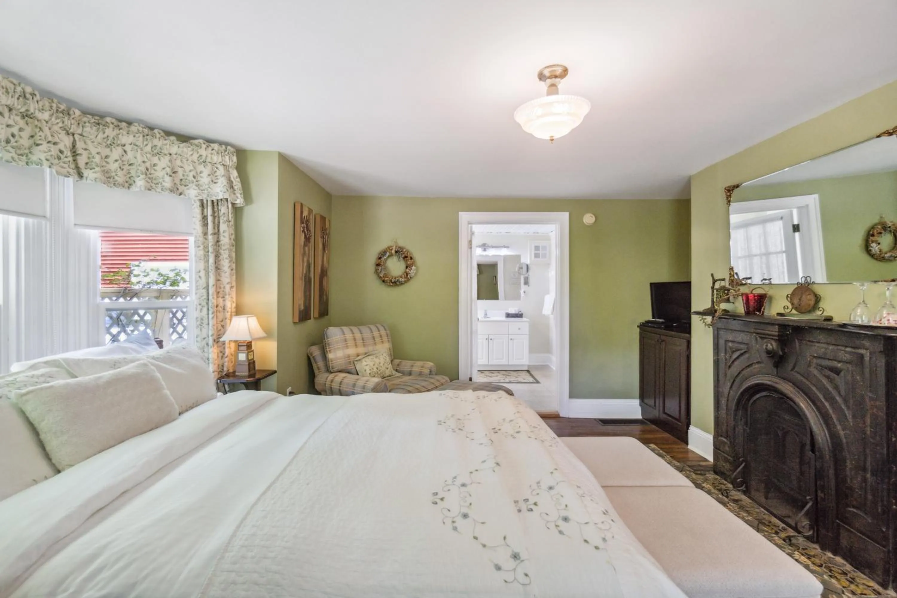 Bedroom, Bed in Farmhouse Inn B&B