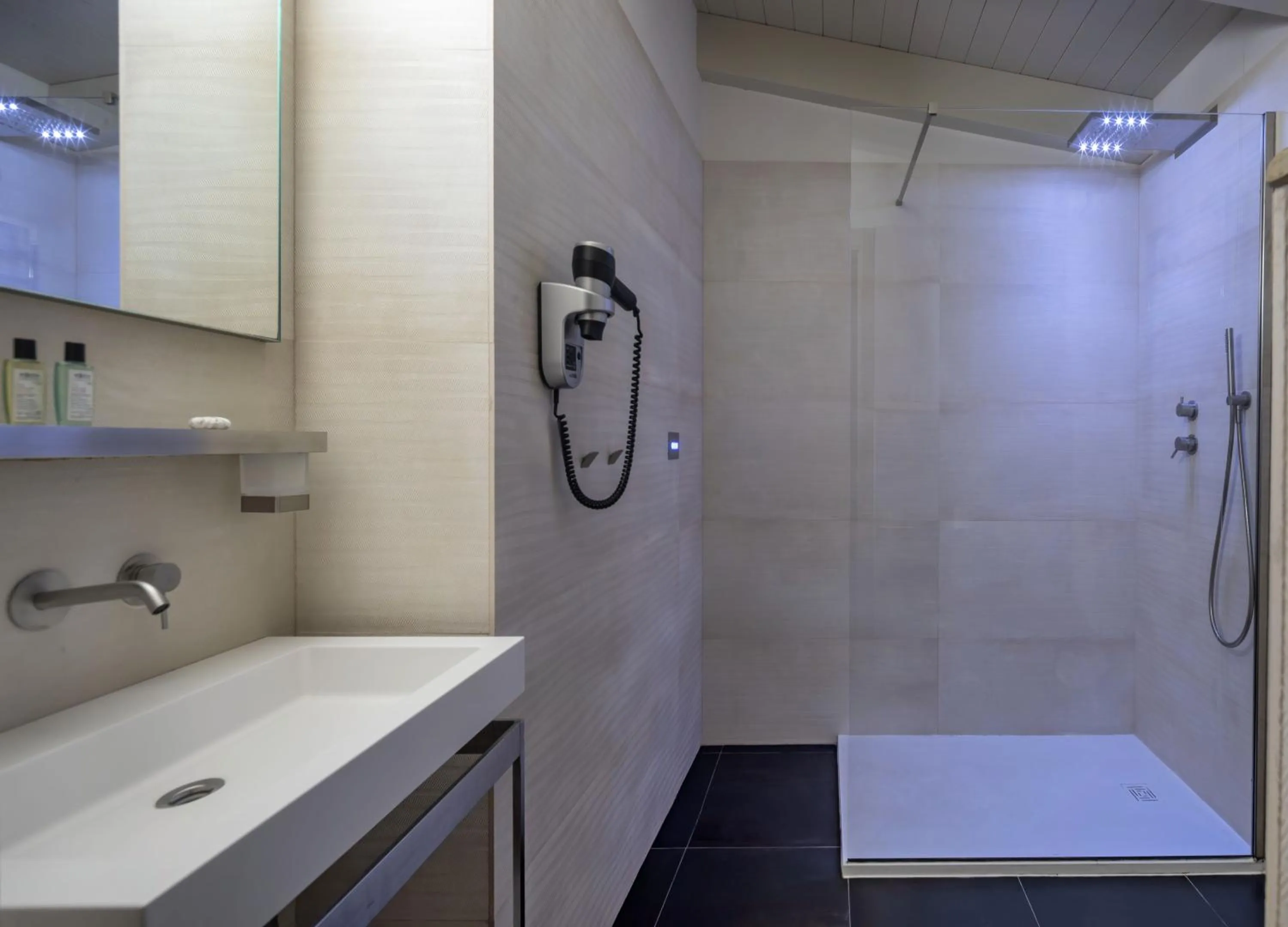 Bathroom in Janas Country Resort