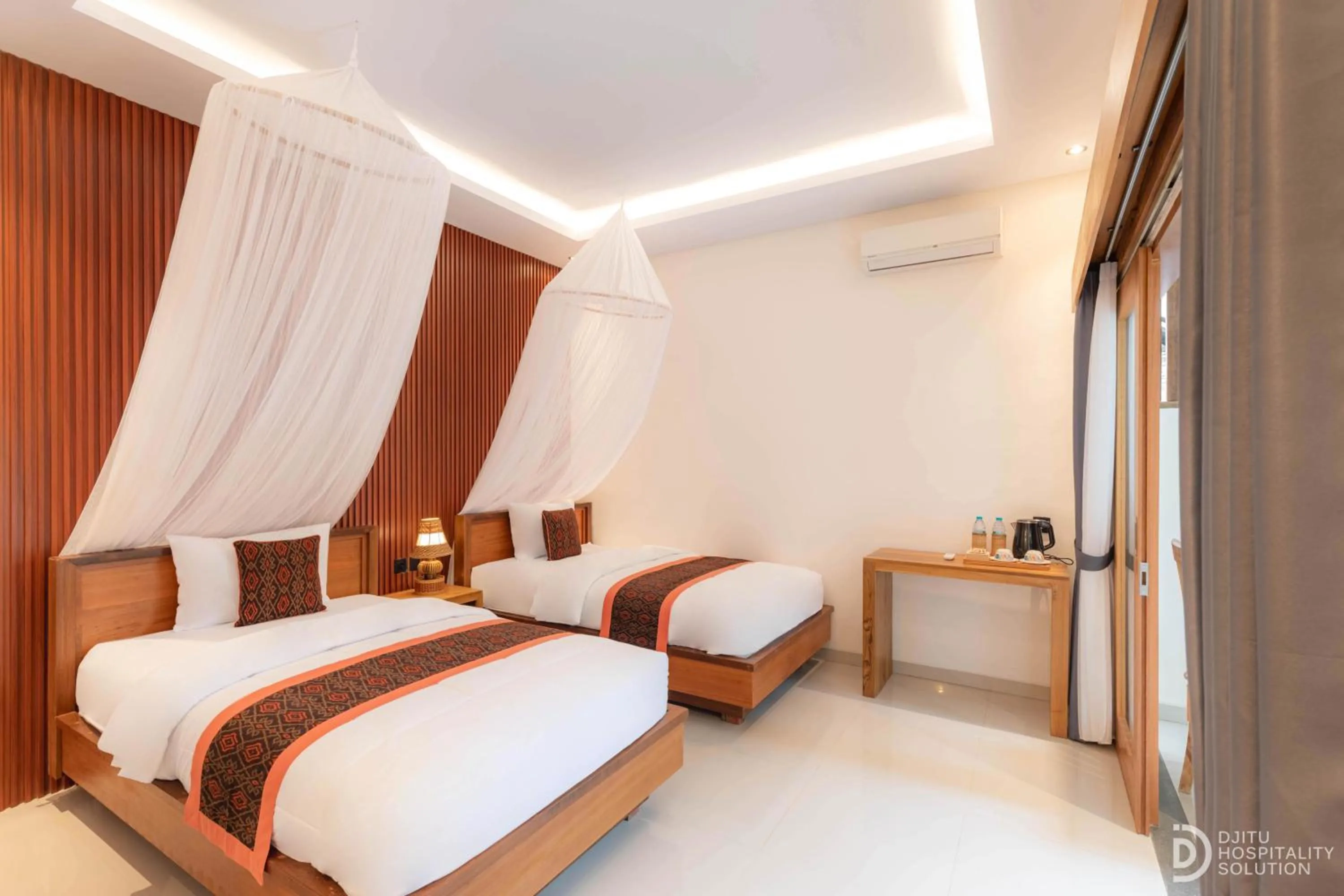 Bedroom, Bed in Suastika Lodge