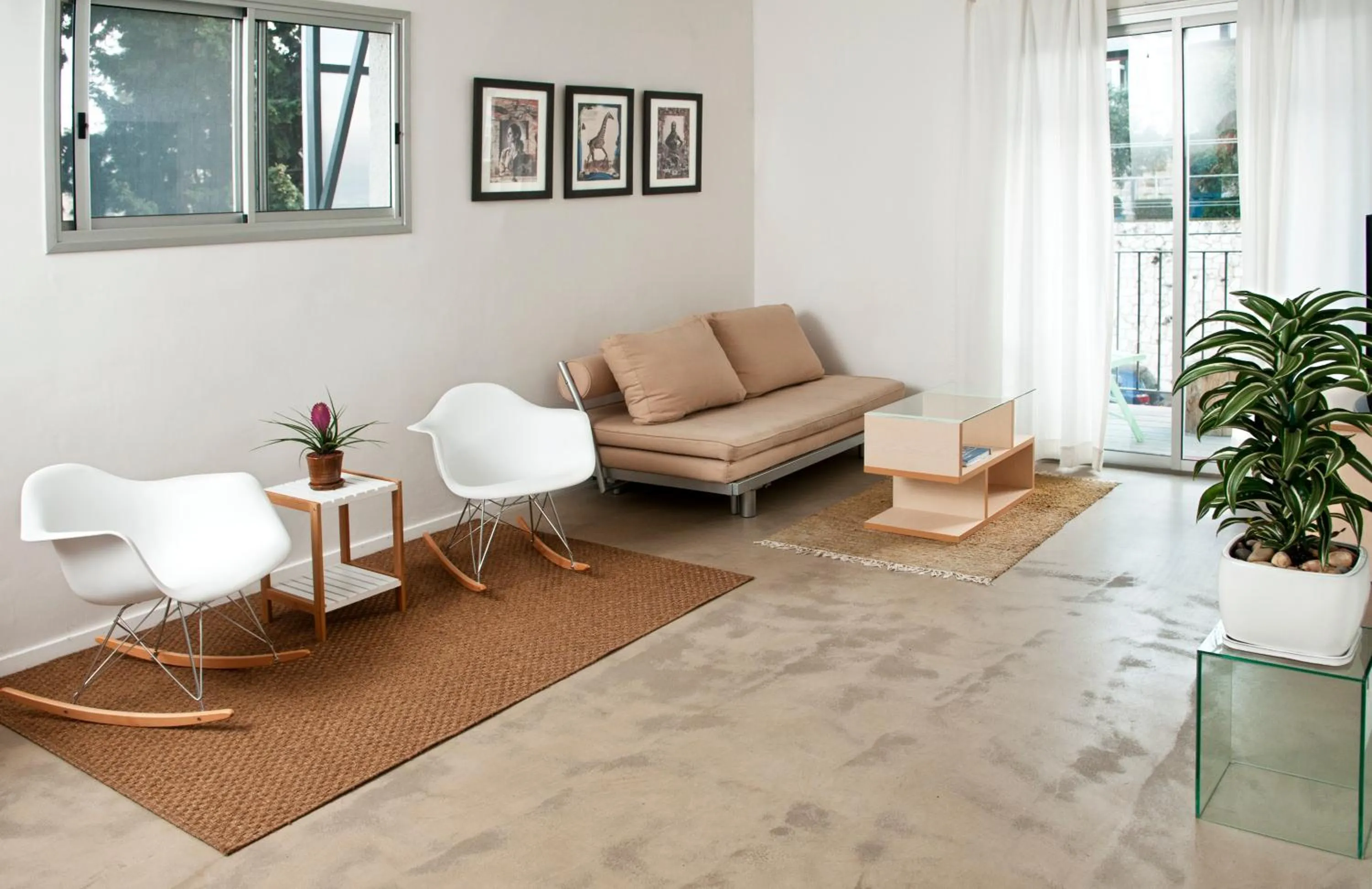 Balcony/Terrace in G38 Rental Apartment Building