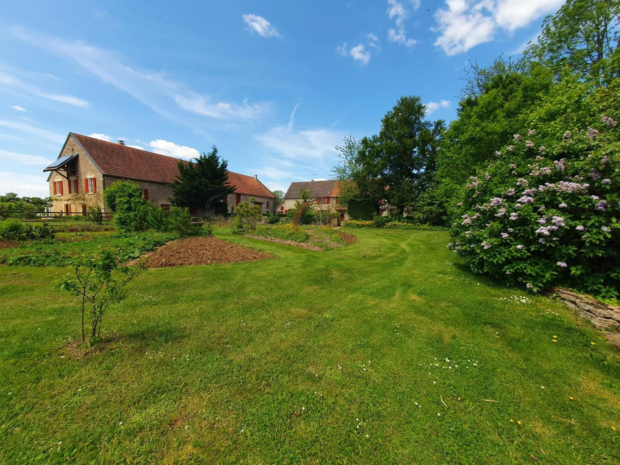 Spring in Jardin des Sens, la Rente d'Eguilly
