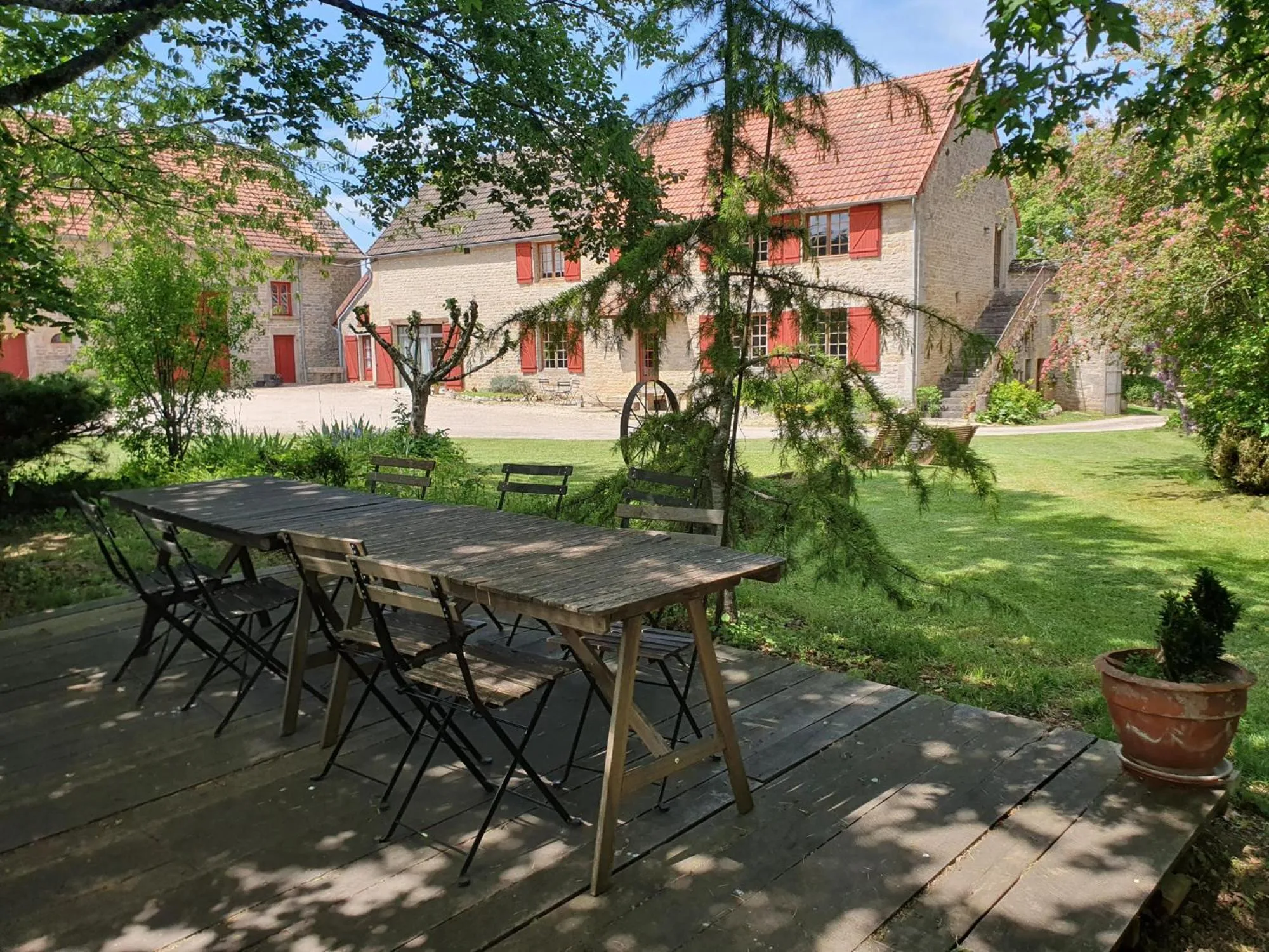 Property building in Jardin des Sens, la Rente d'Eguilly