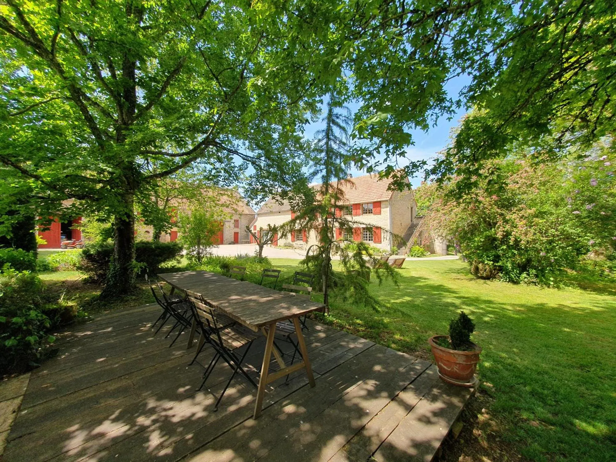 Patio in Jardin des Sens, la Rente d'Eguilly