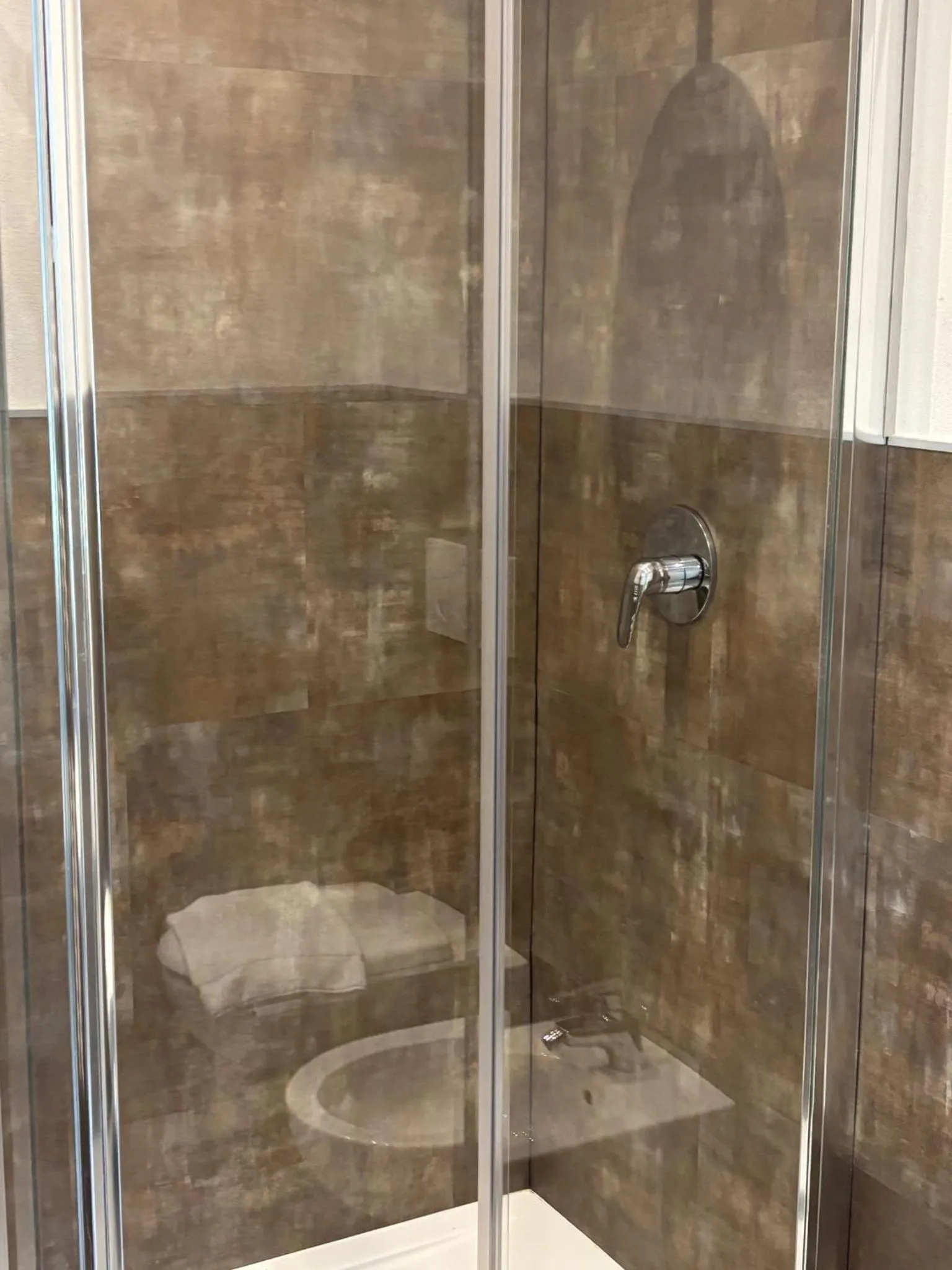 Shower in Hotel San Carlo