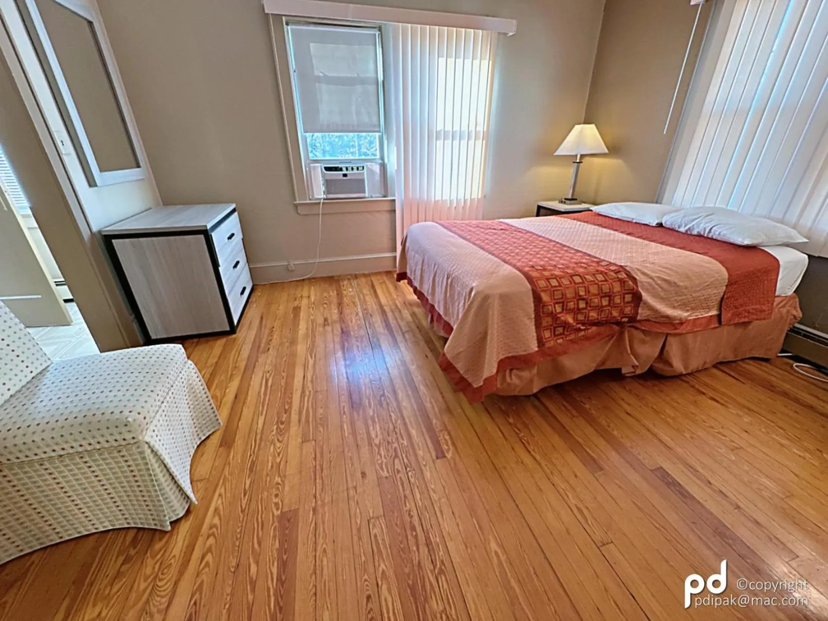 Bed in Travel Inn & Suites Flemington