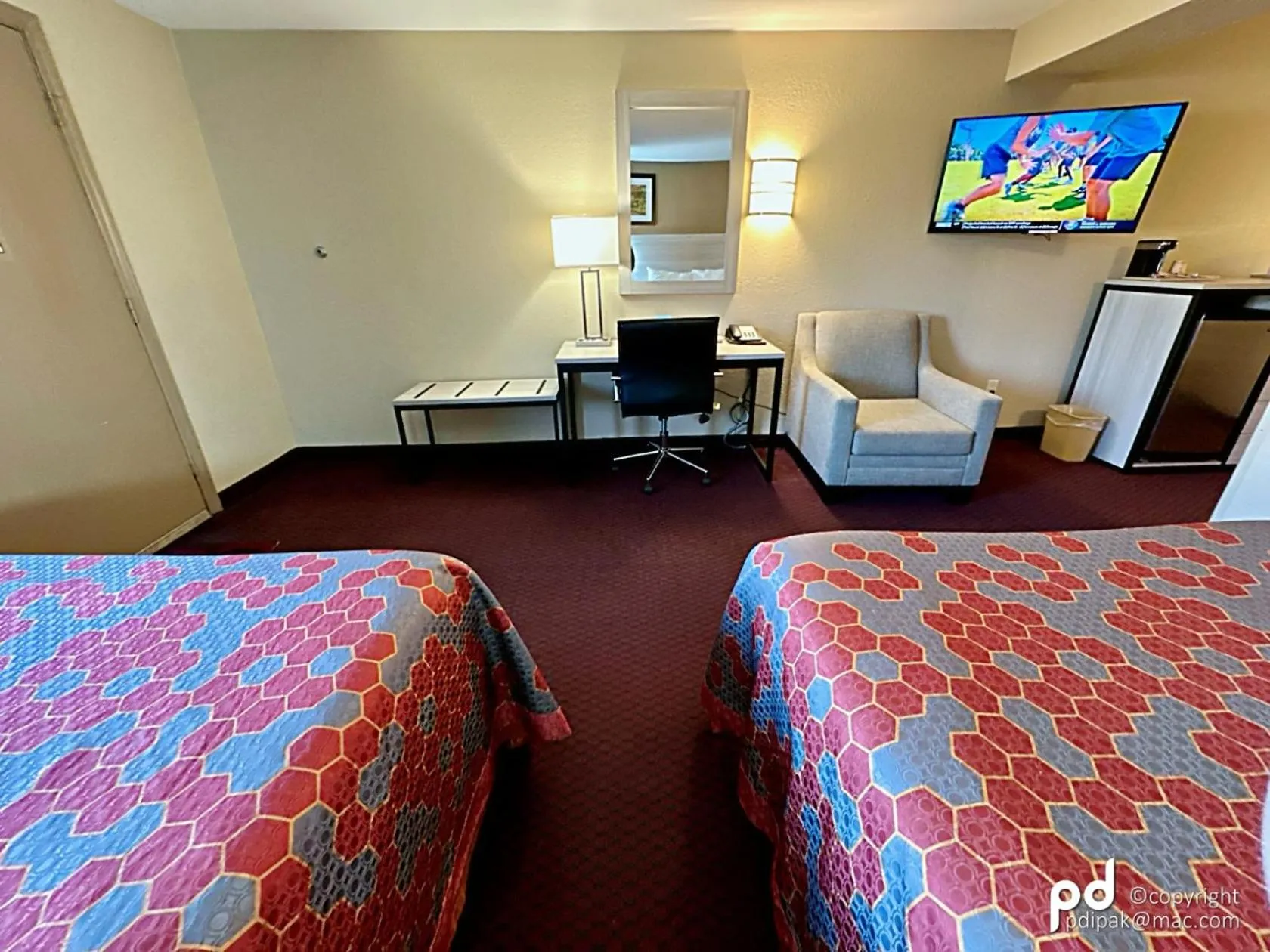 Bed in Travel Inn & Suites Flemington
