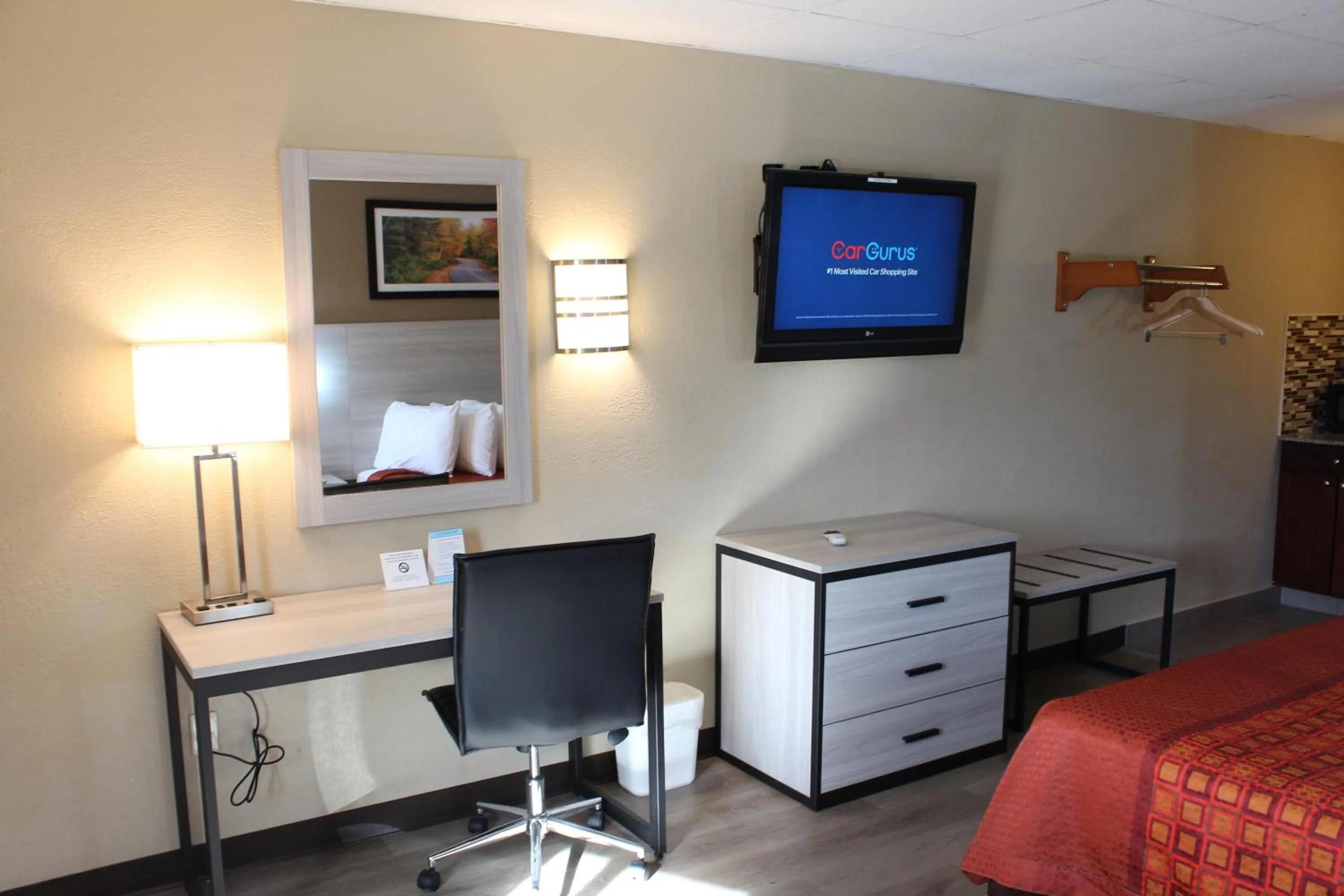 TV and multimedia, Bed in Travel Inn & Suites Flemington