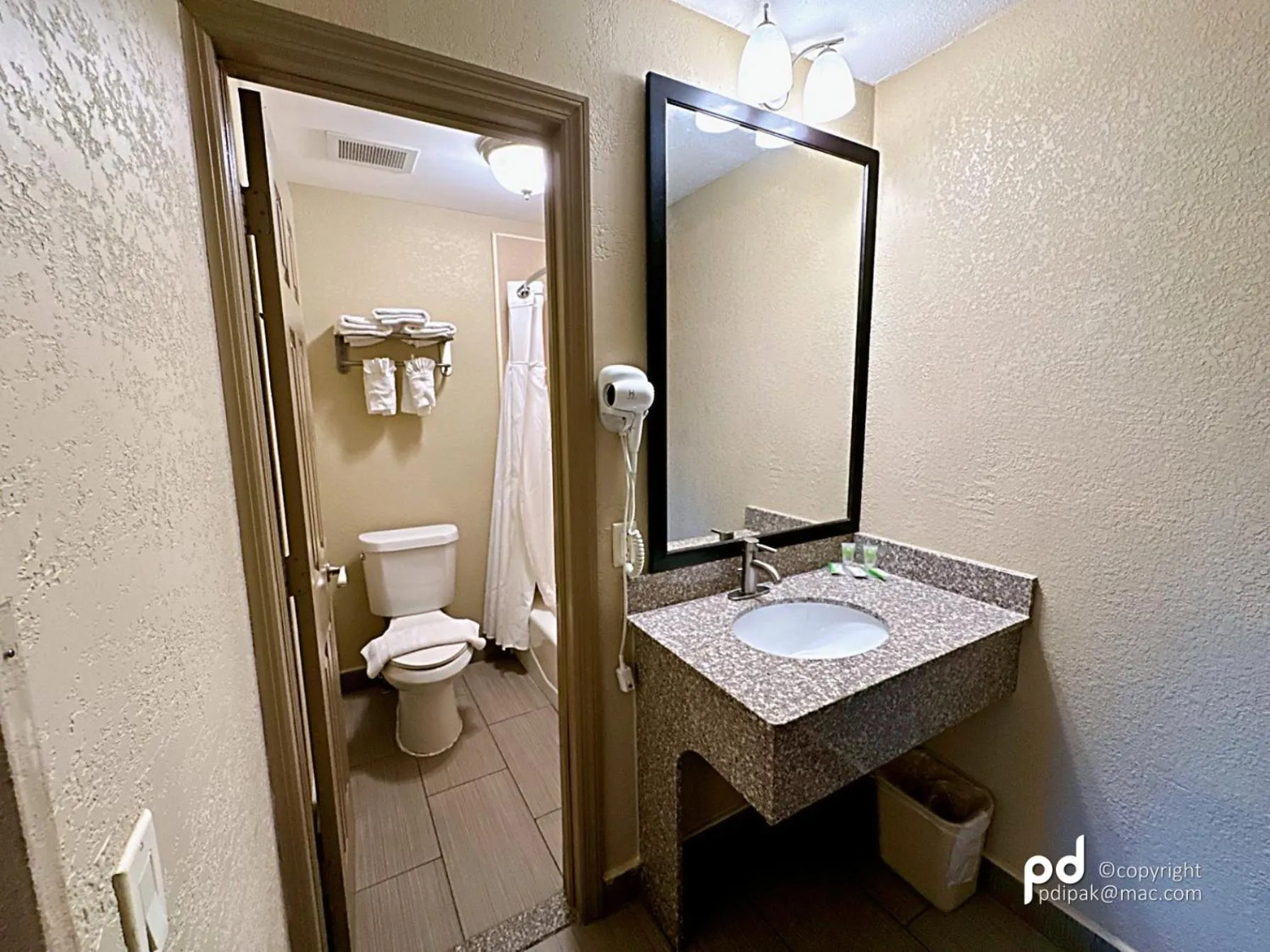 Bath in Travel Inn & Suites Flemington