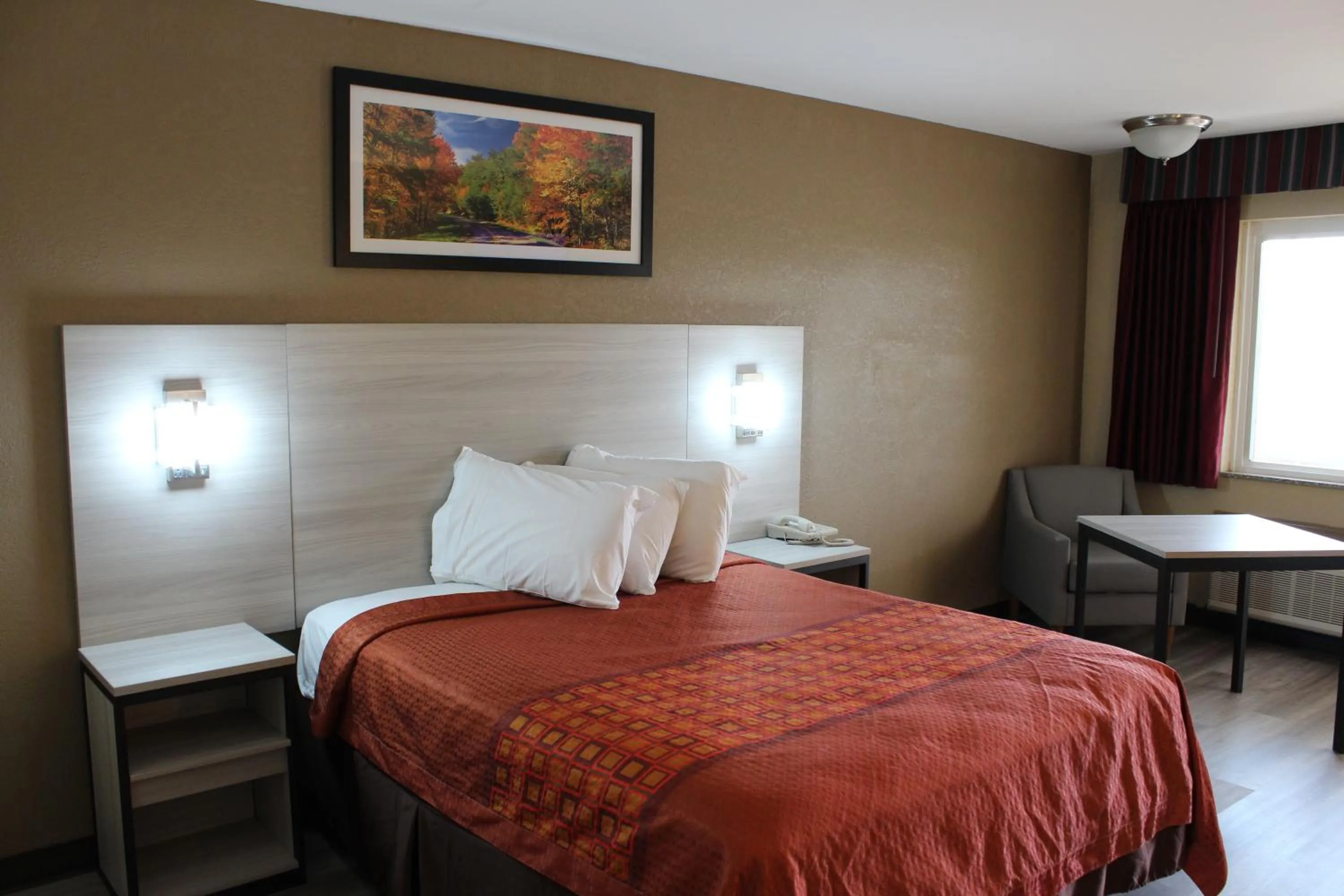 Bed in Travel Inn & Suites Flemington