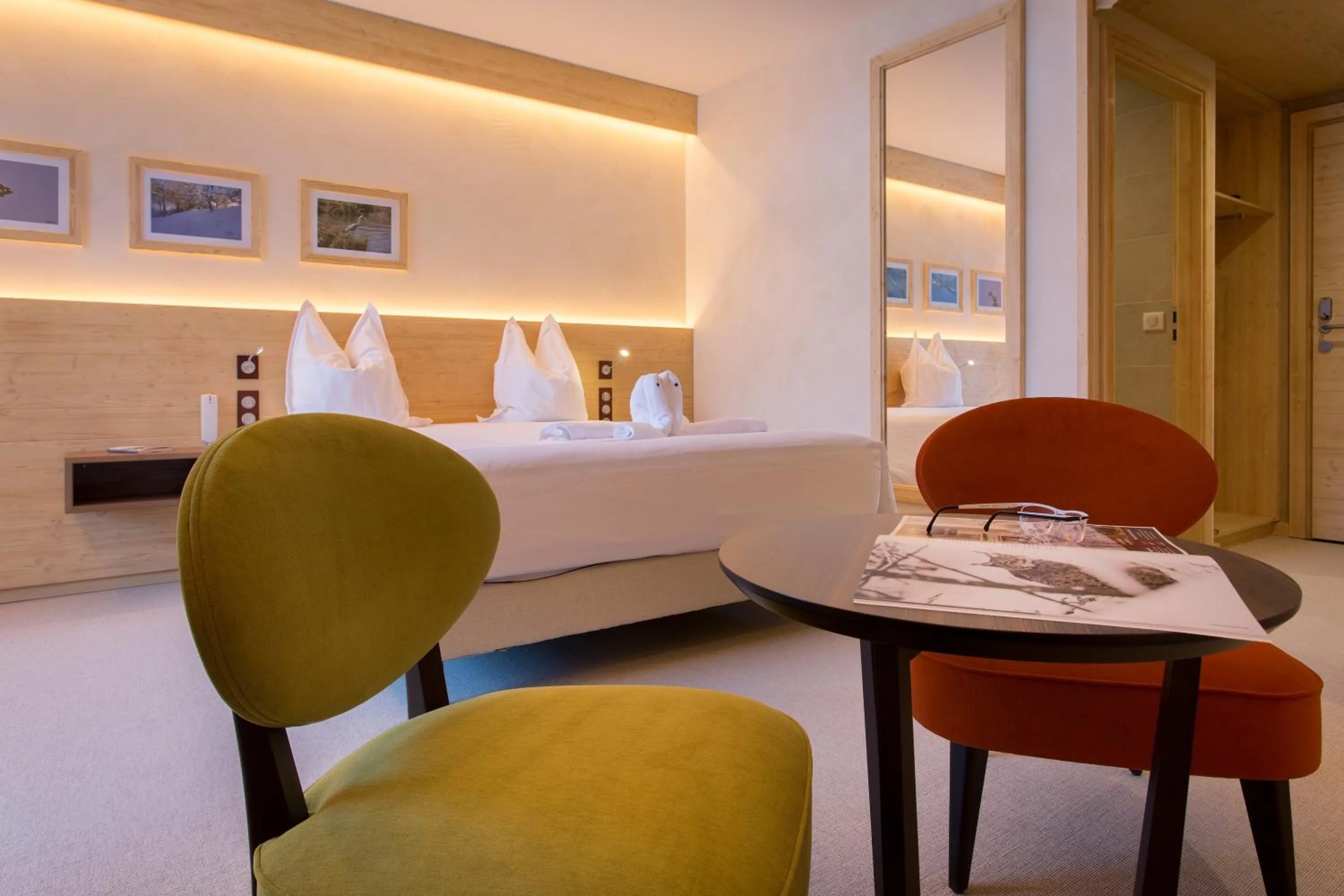 Seating area, Bed in Hotel Restaurant Mont Champ du Feu