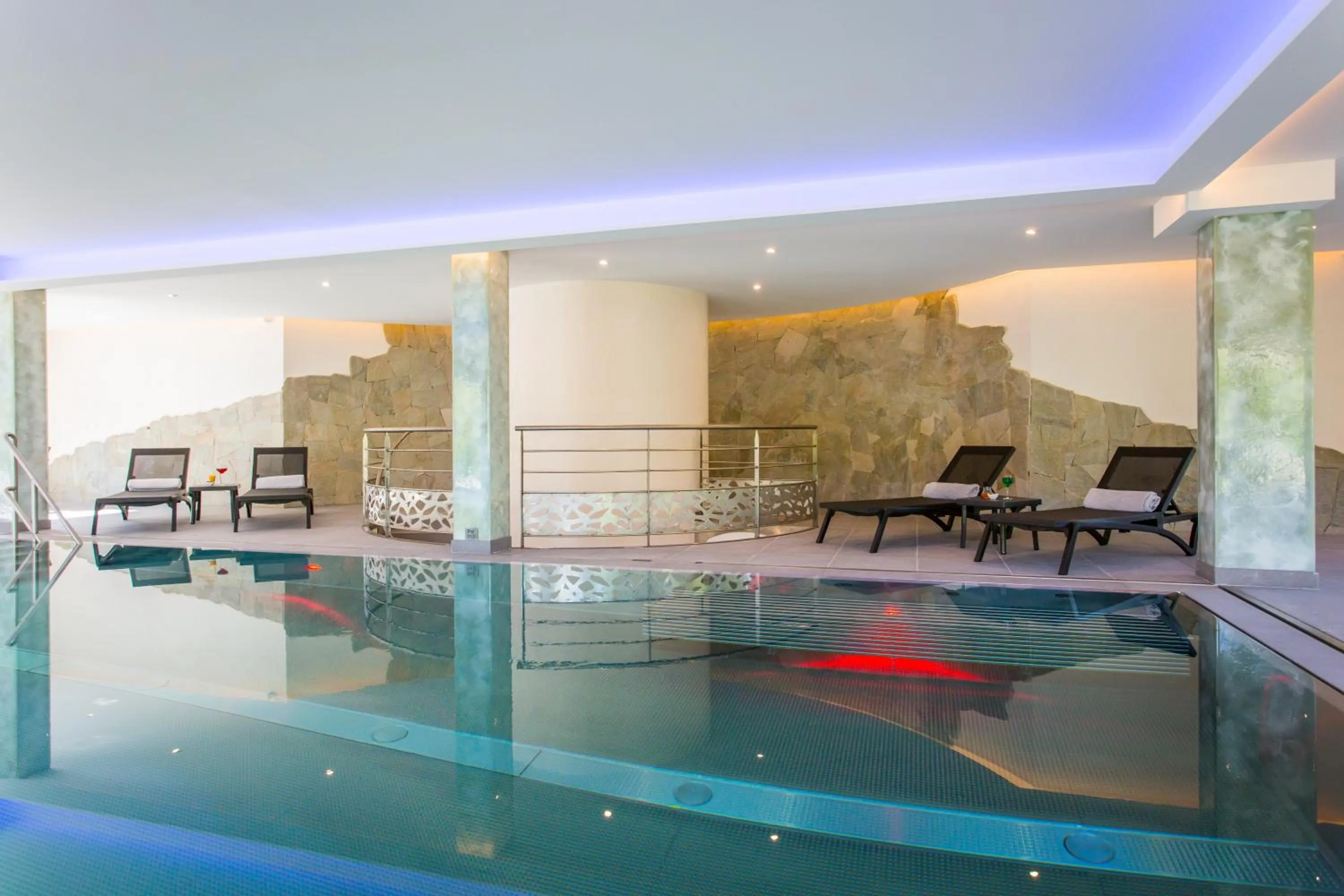Swimming pool in Hotel Restaurant Mont Champ du Feu