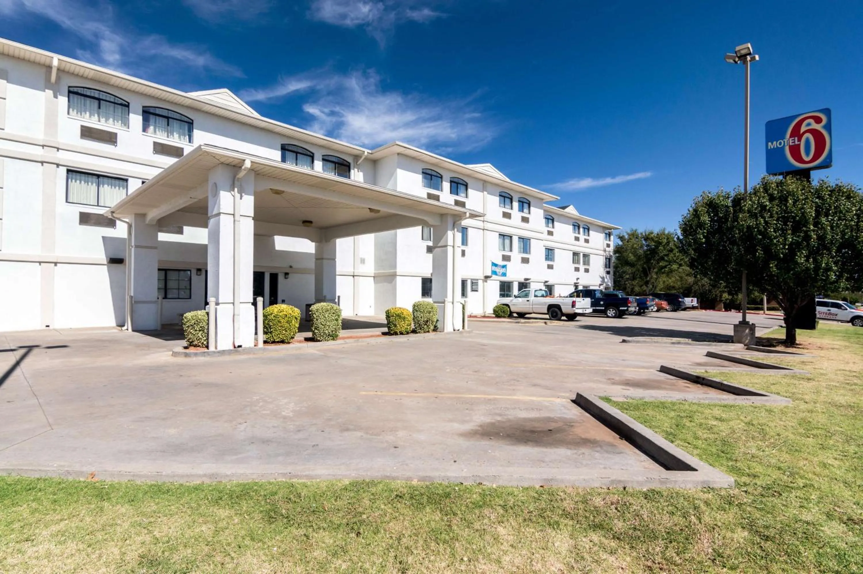 Property building in Motel 6-Oklahoma City, OK