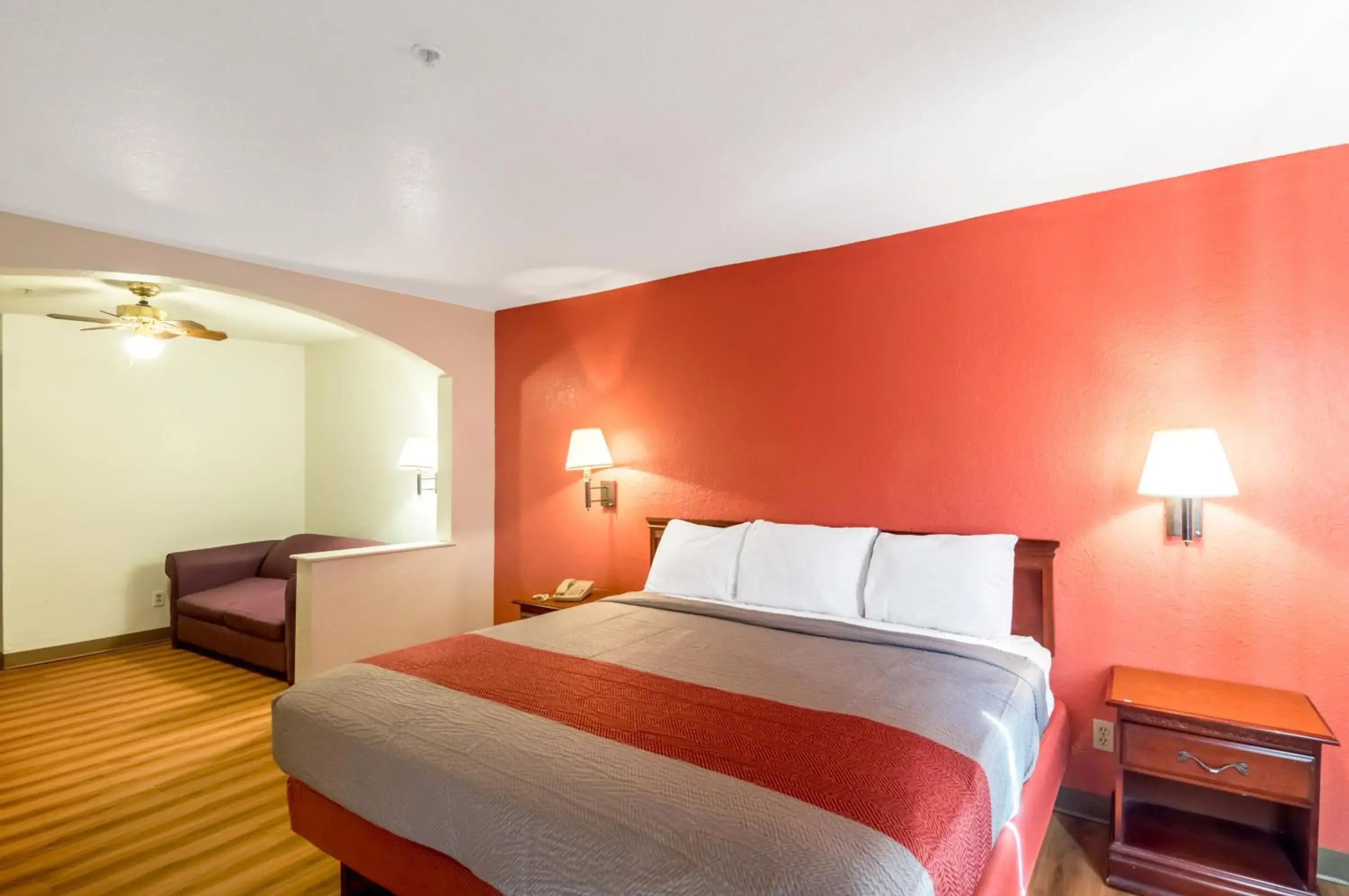 Queen Suite - Smoking in Motel 6-Oklahoma City, OK Queen Suite - Smoking in Motel 6-Oklahoma City, OK