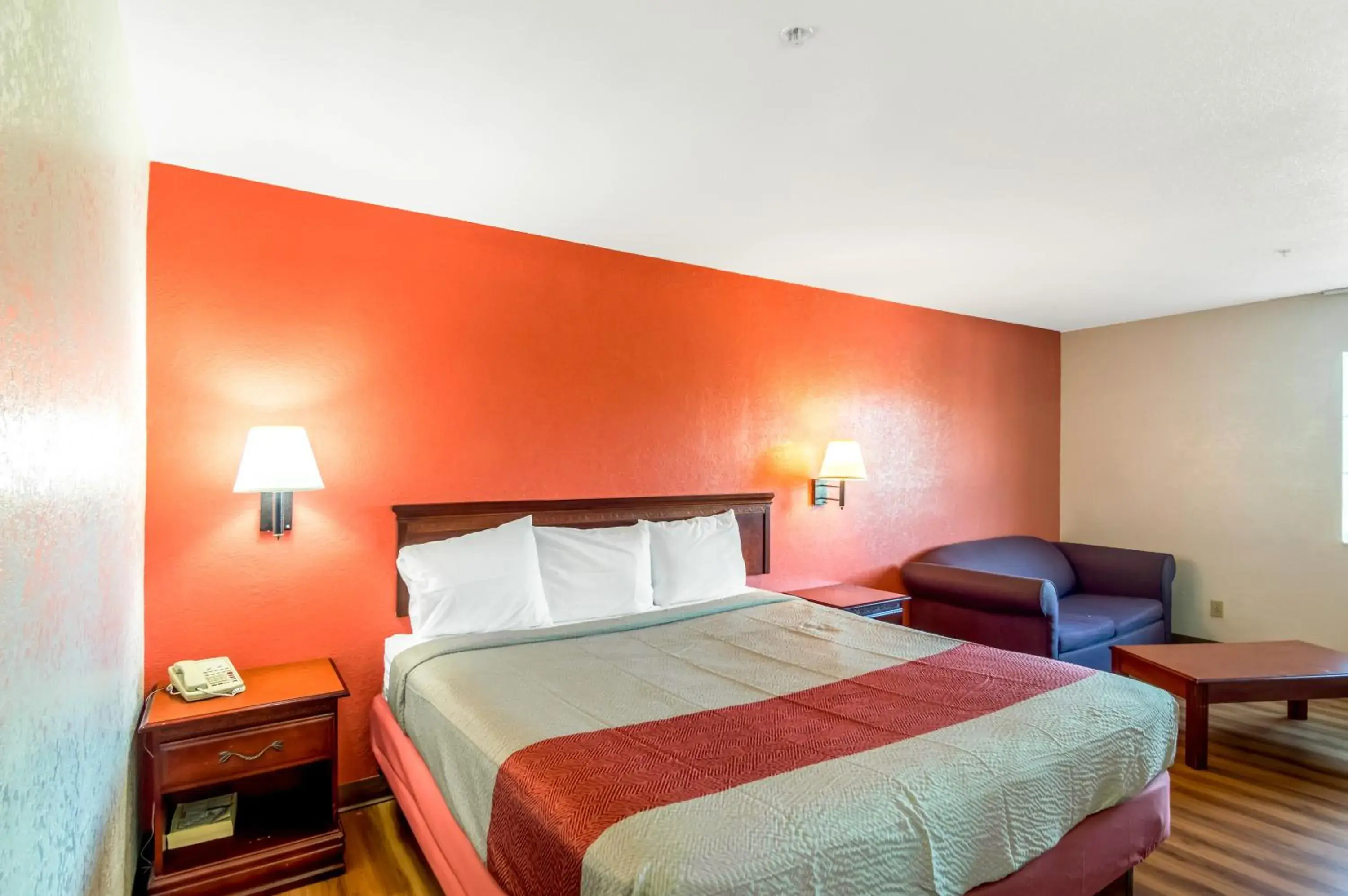 King Room with Roll-in Shower - single occupancy - Disability Access - Non-Smoking in Motel 6-Oklahoma City, OK King Room with Roll-in Shower - single occupancy - Disability Access - Non-Smoking in Motel 6-Oklahoma City, OK
