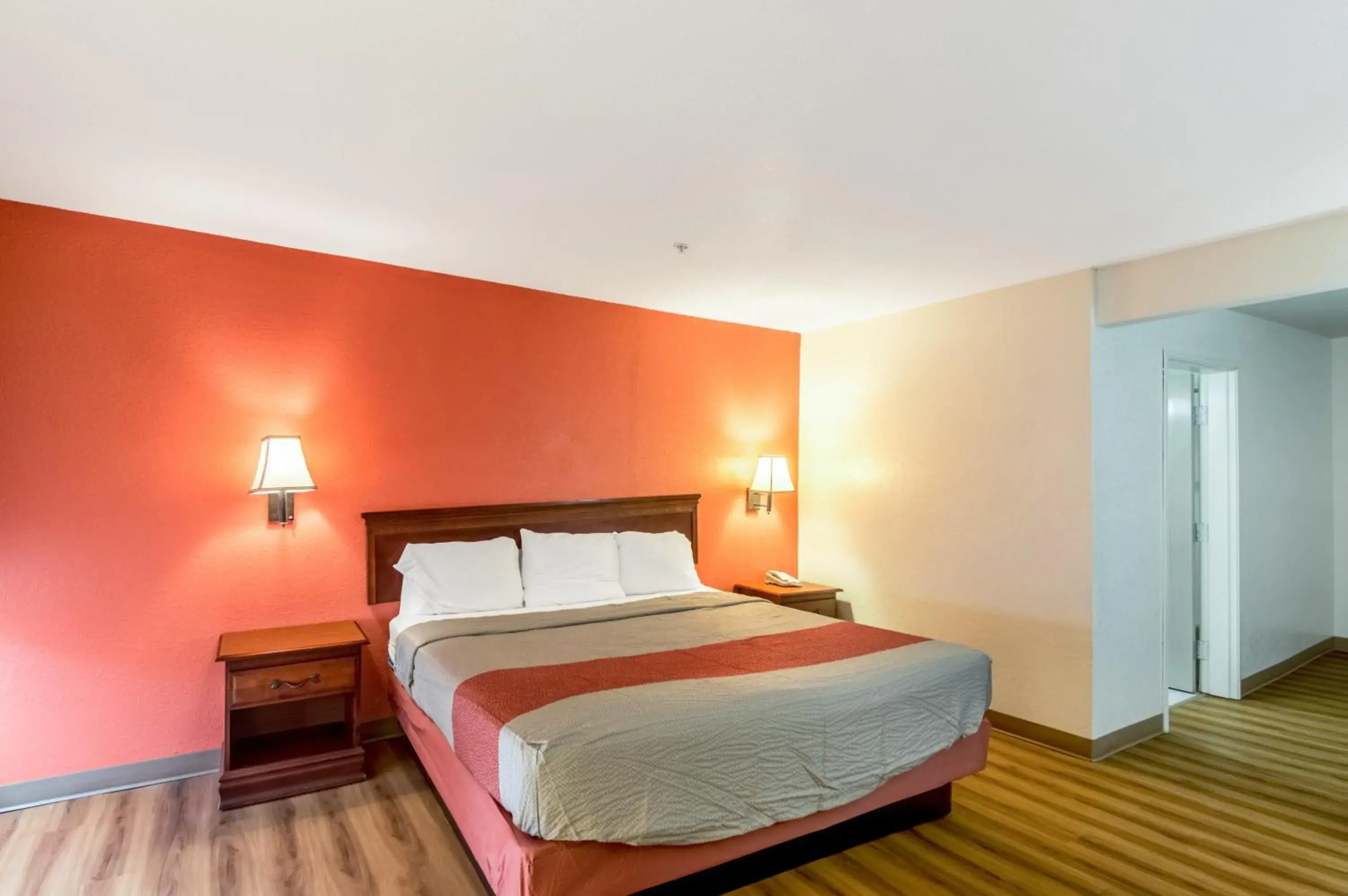 King Room - single occupancy - Non-Smoking in Motel 6-Oklahoma City, OK King Room - single occupancy - Non-Smoking in Motel 6-Oklahoma City, OK