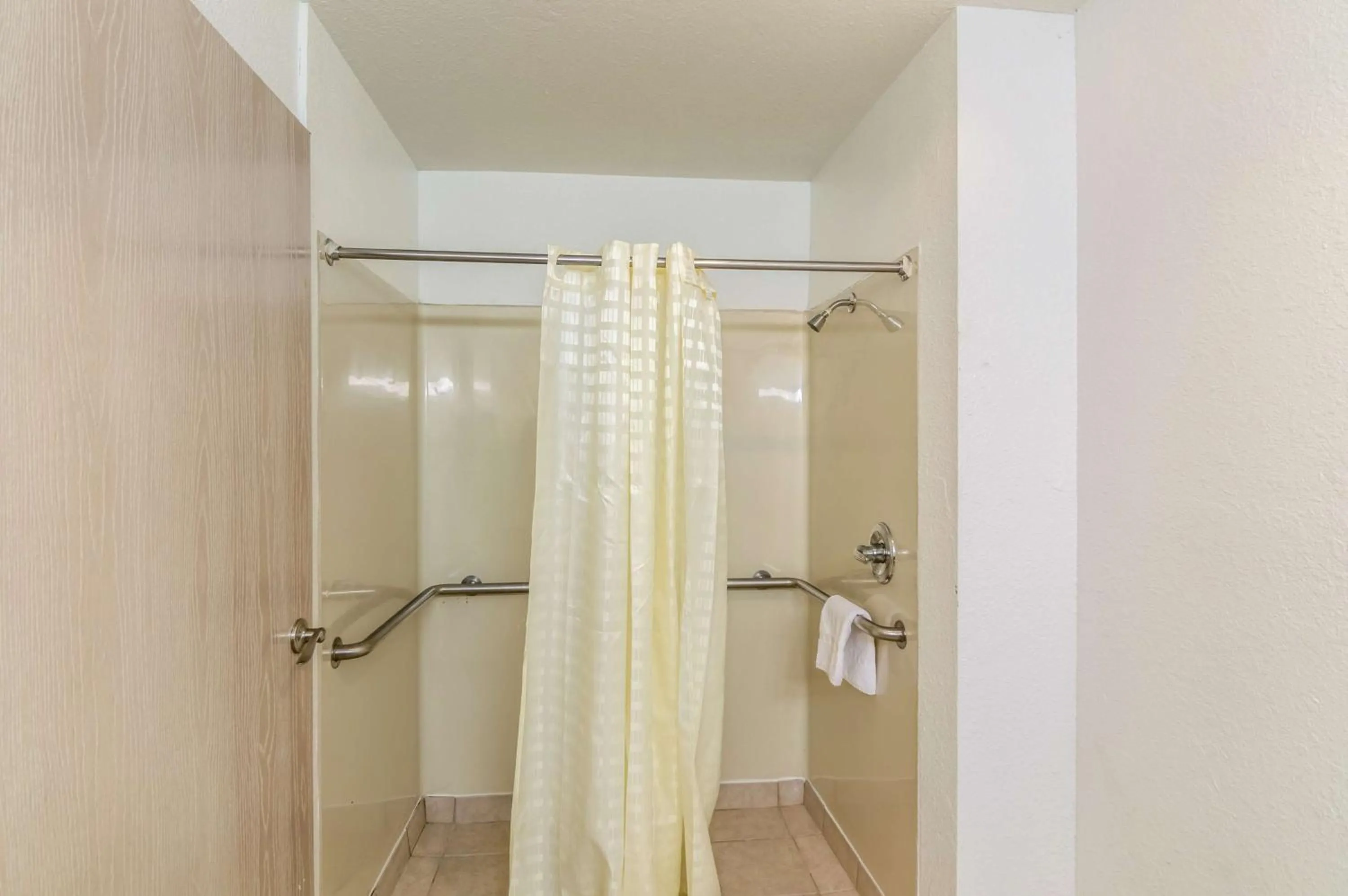 Bathroom in Motel 6-Oklahoma City, OK