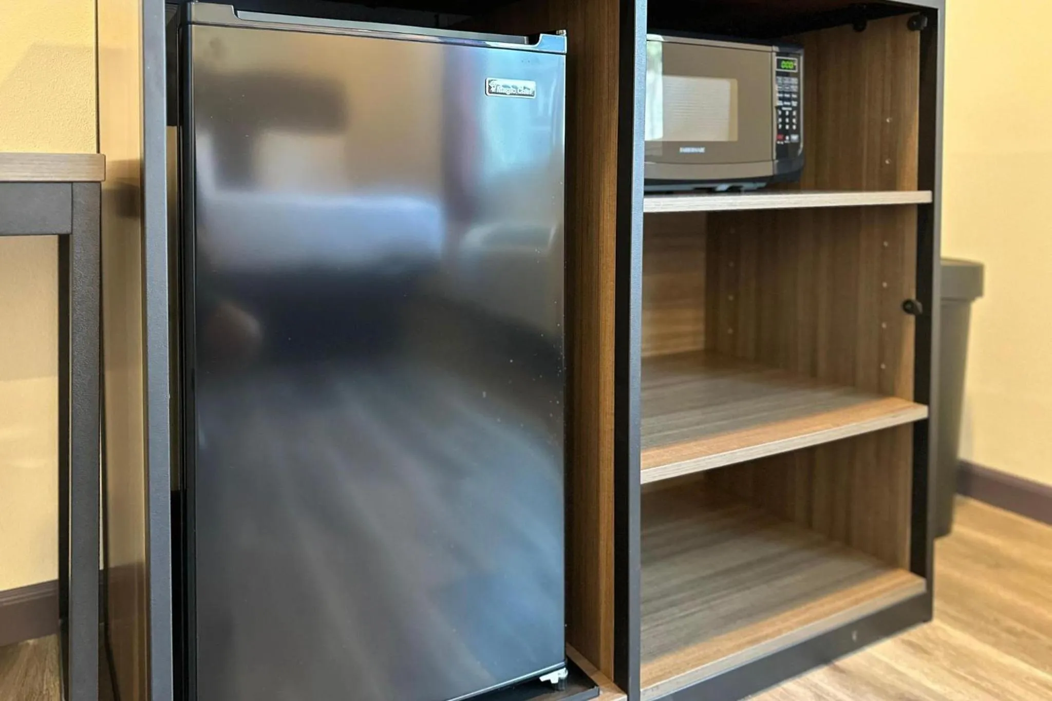 Kitchen or kitchenette in Hyland Inn Long Beach