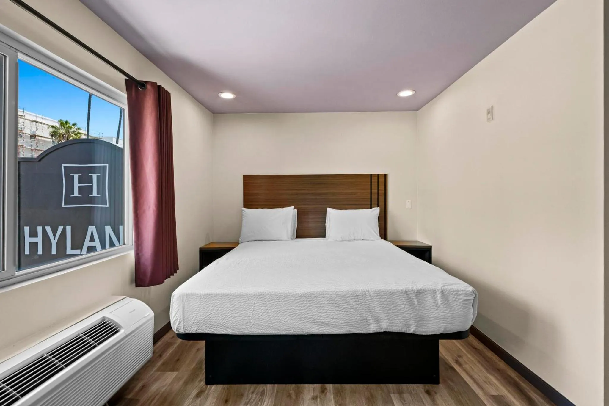 Bed in Hyland Inn Long Beach