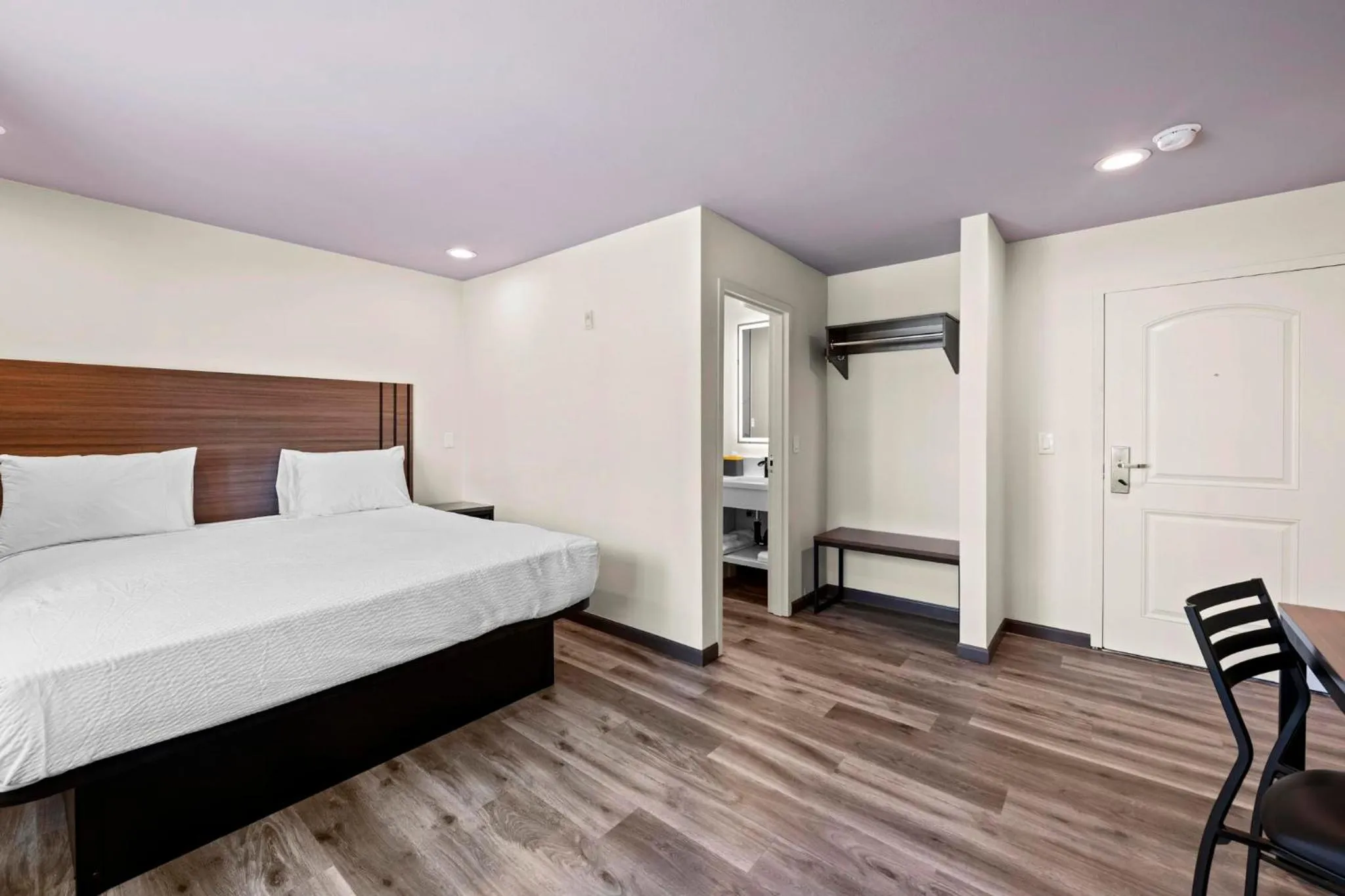 Bed in Hyland Inn Long Beach