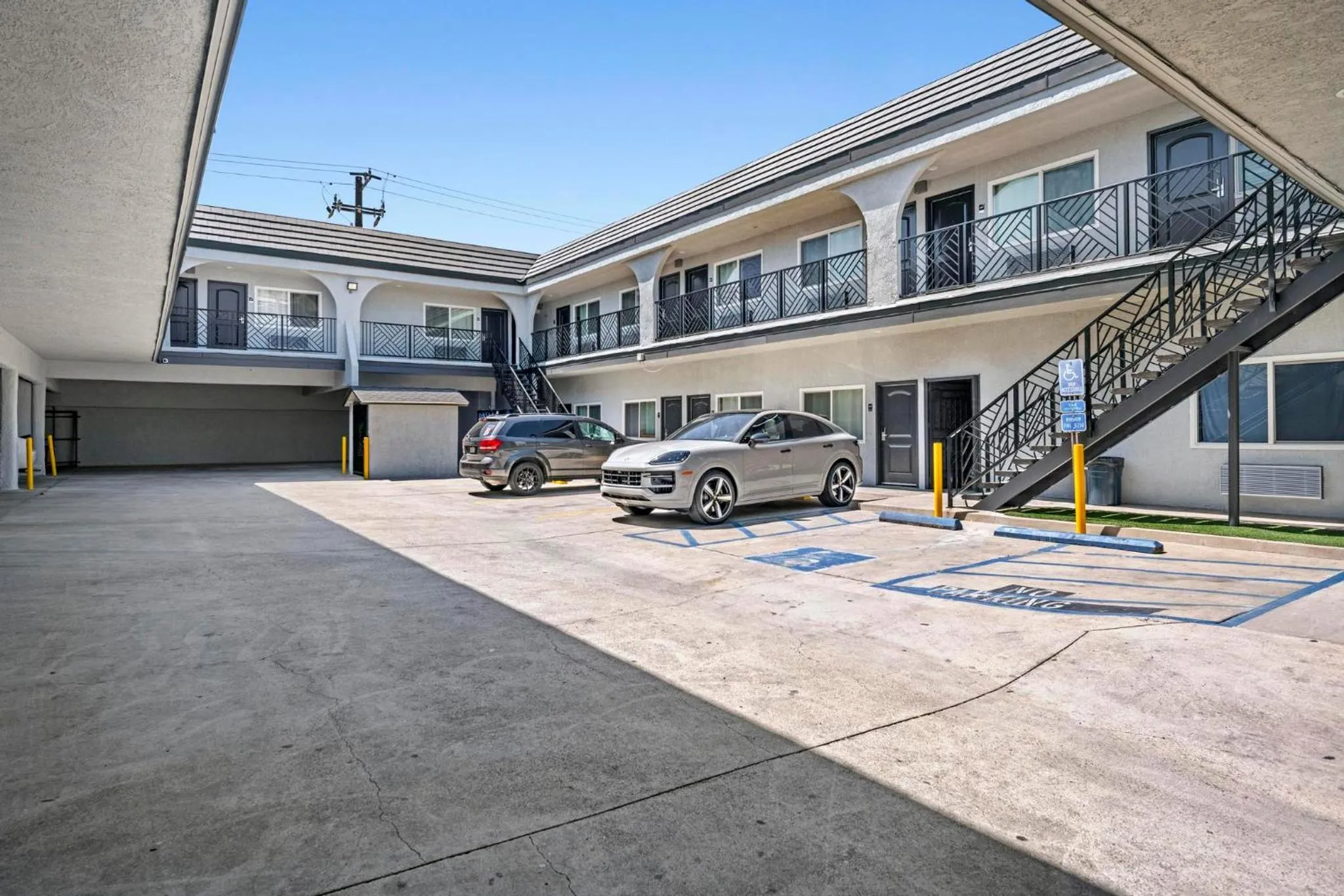 Property building in Hyland Inn Long Beach