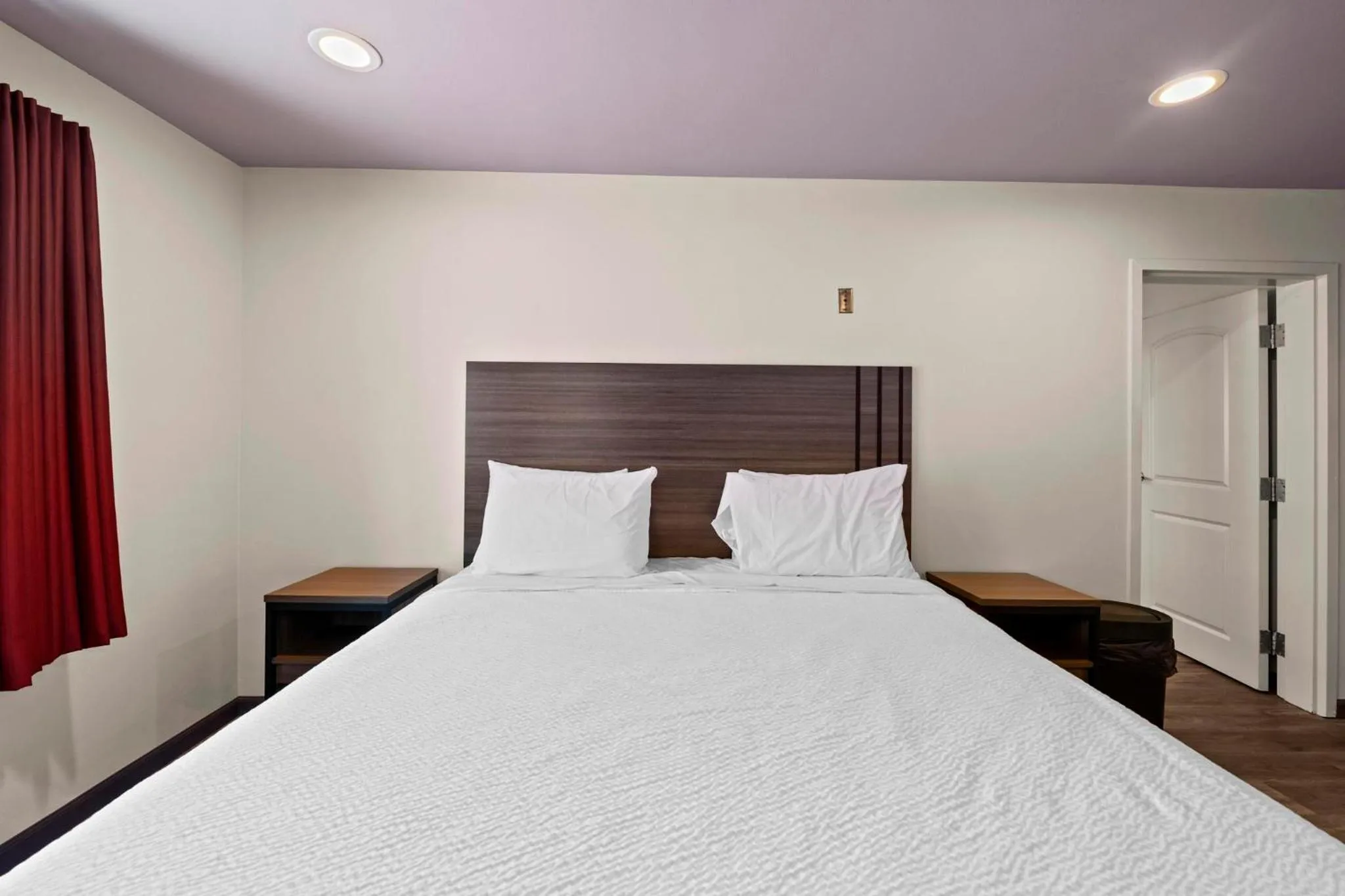 Bed in Hyland Inn Long Beach