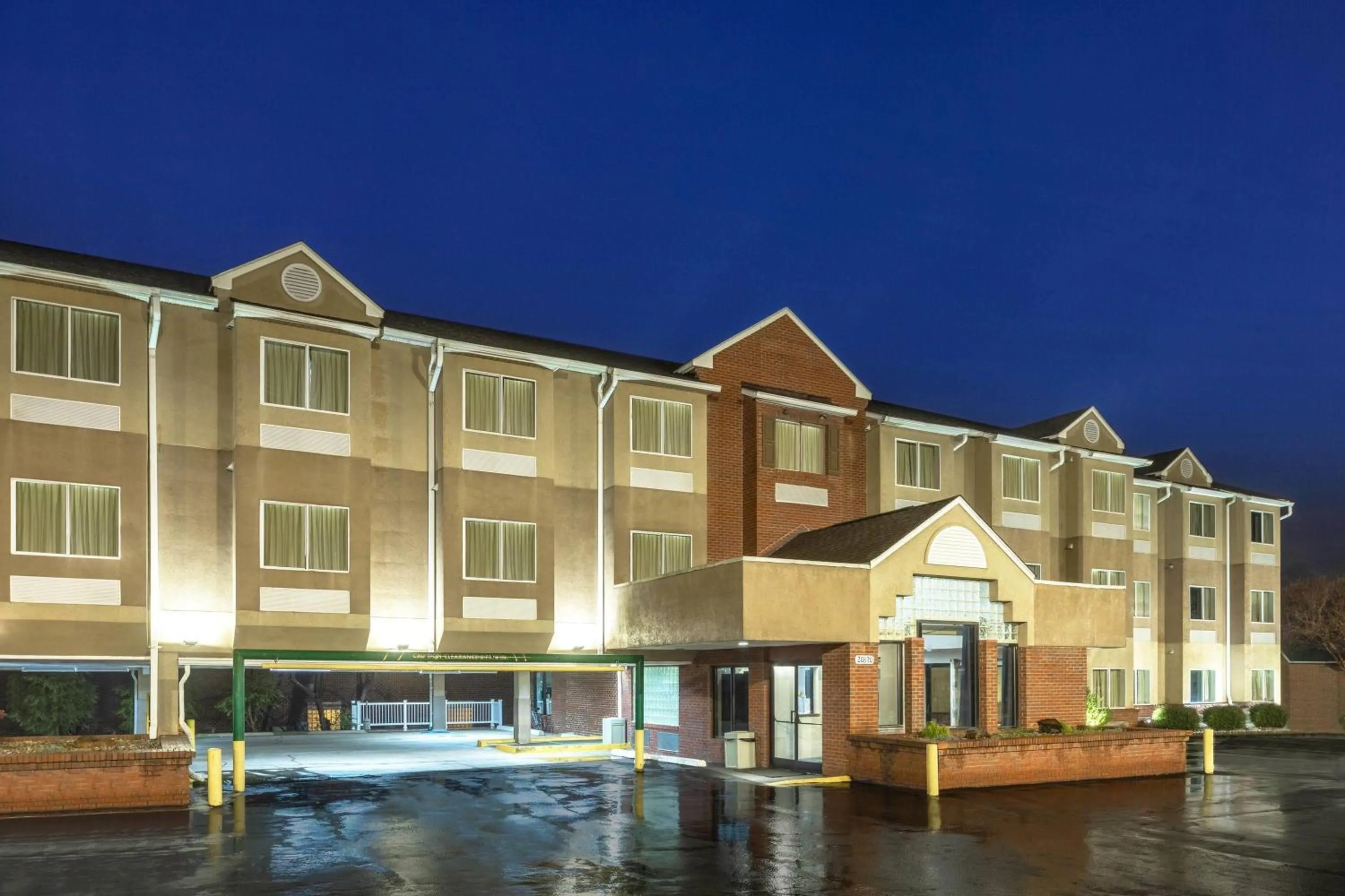 Property building in Microtel Inn by Wyndham Lake Norman