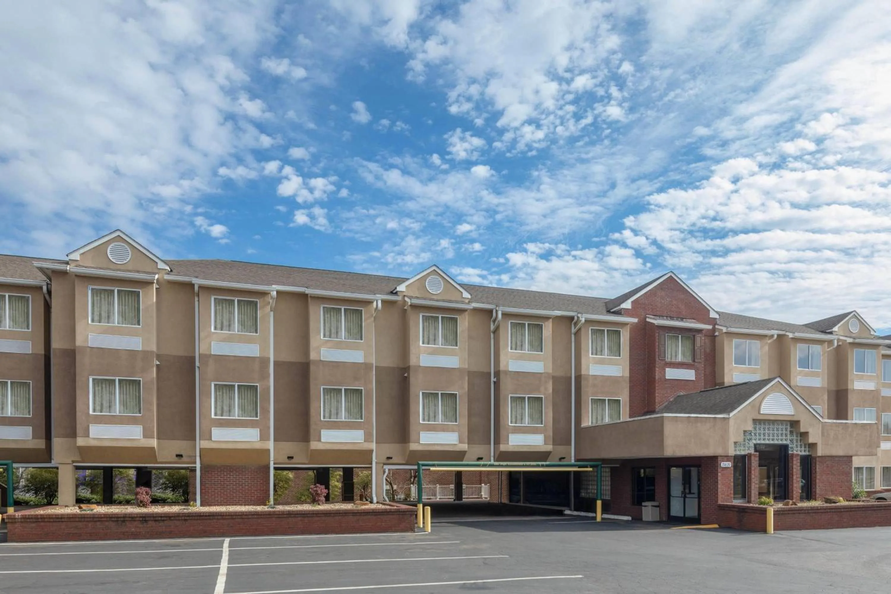 Property building in Microtel Inn by Wyndham Lake Norman