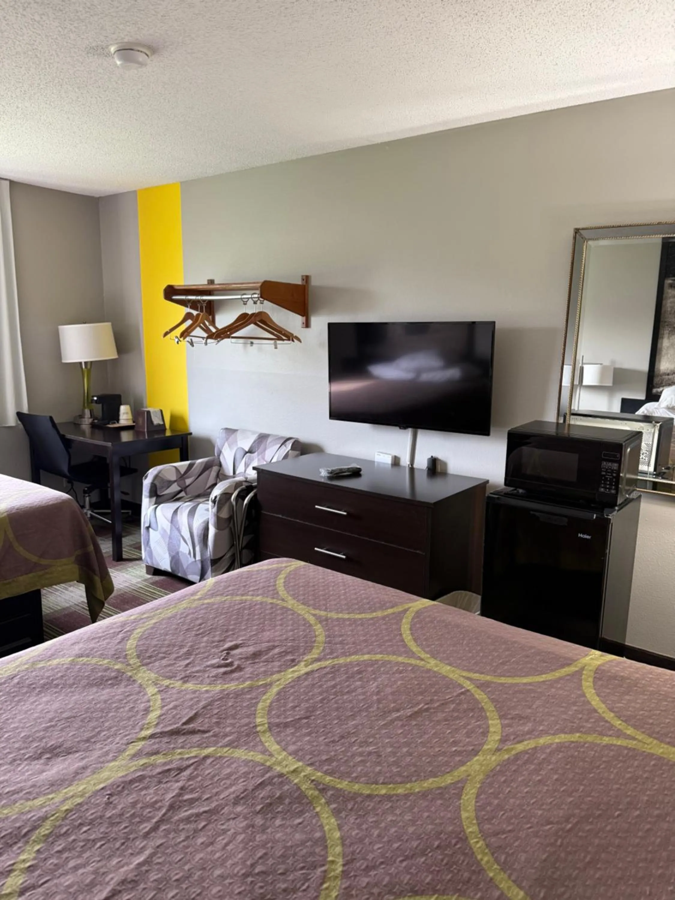 Bed in Super 8 by Wyndham Campbellsville KY