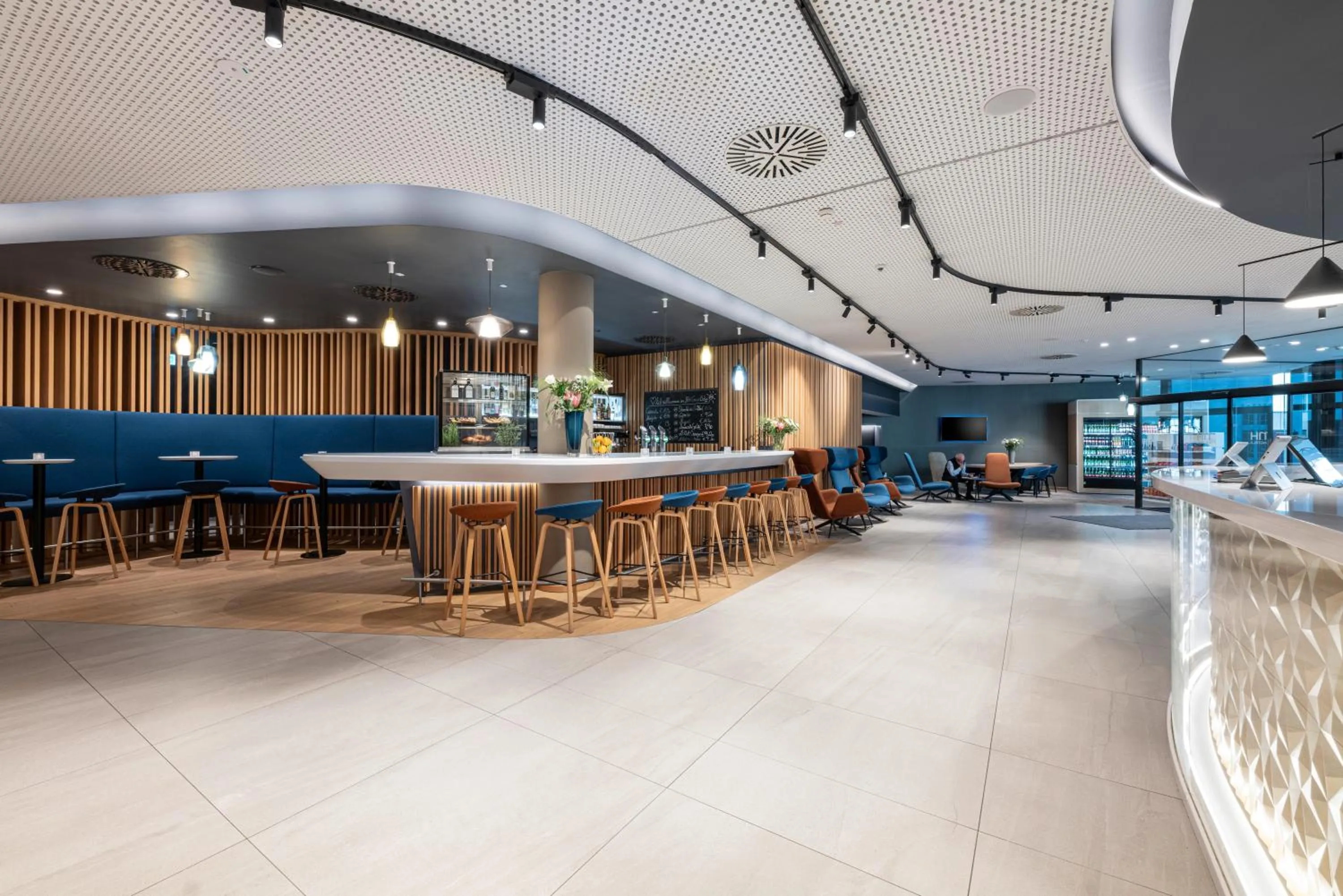 Lounge or bar in NH Graz City