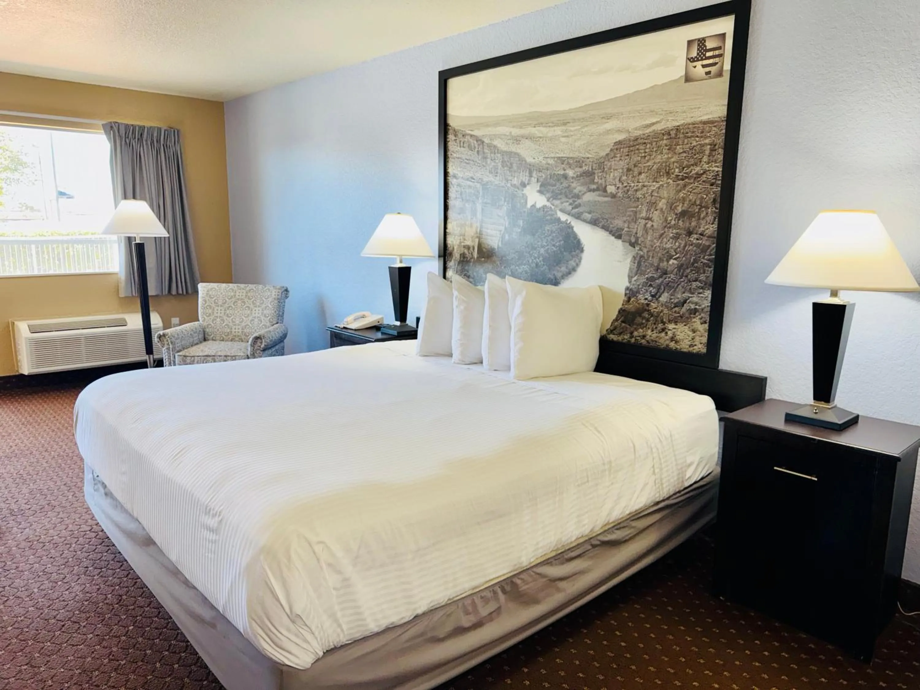 Bed in Hill Country Inn & Suites - New Braunfels, Gruene