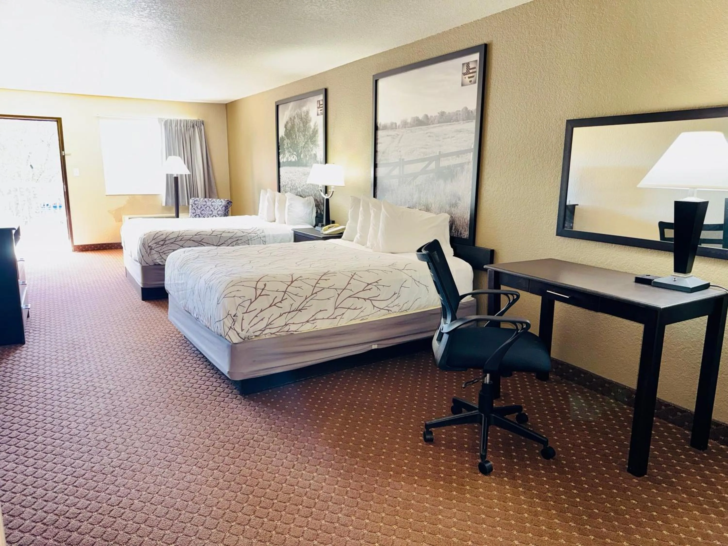 Bed in Hill Country Inn & Suites - New Braunfels, Gruene