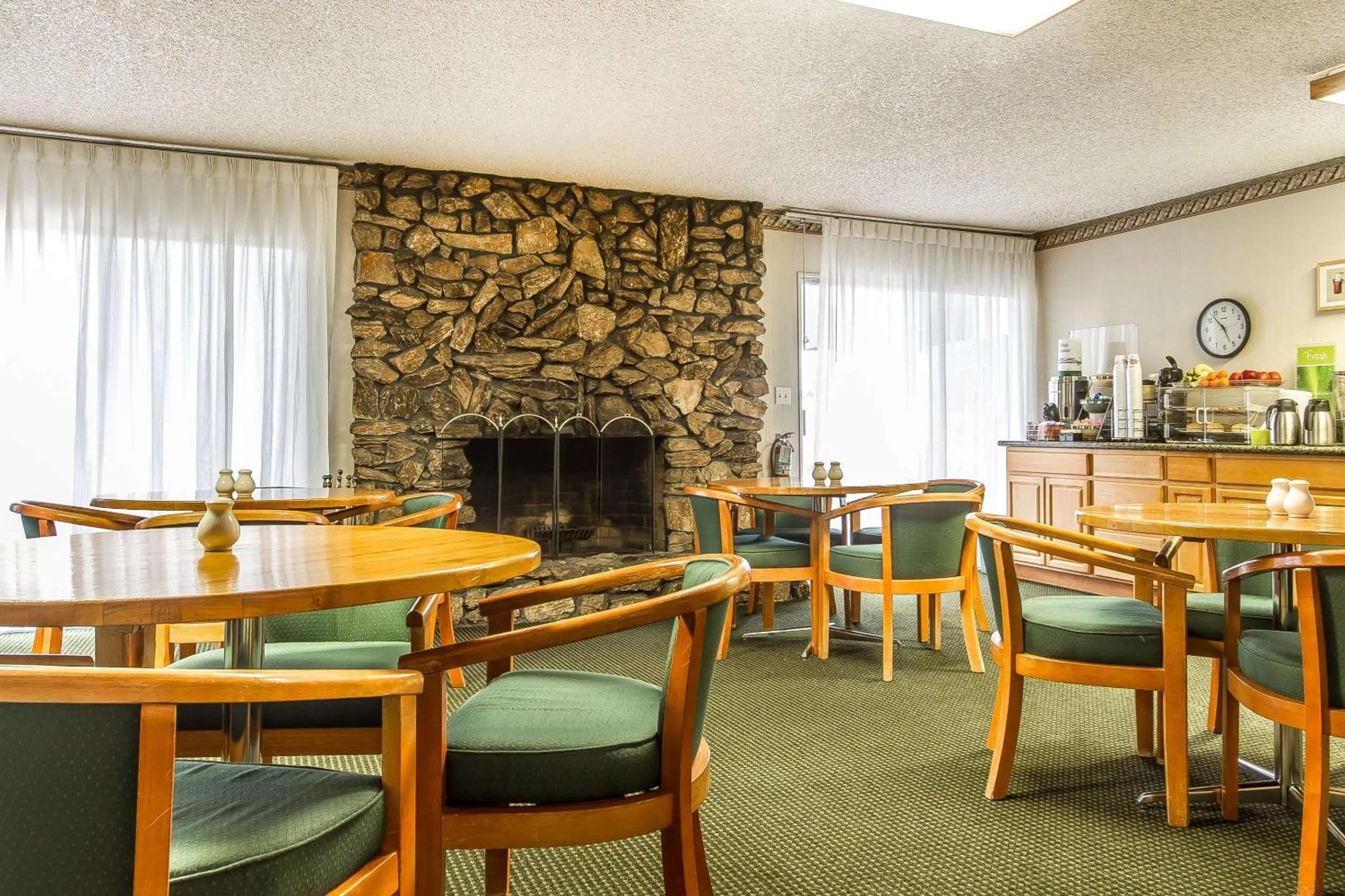 Restaurant/places to eat in Quality Inn & Suites Silicon Valley