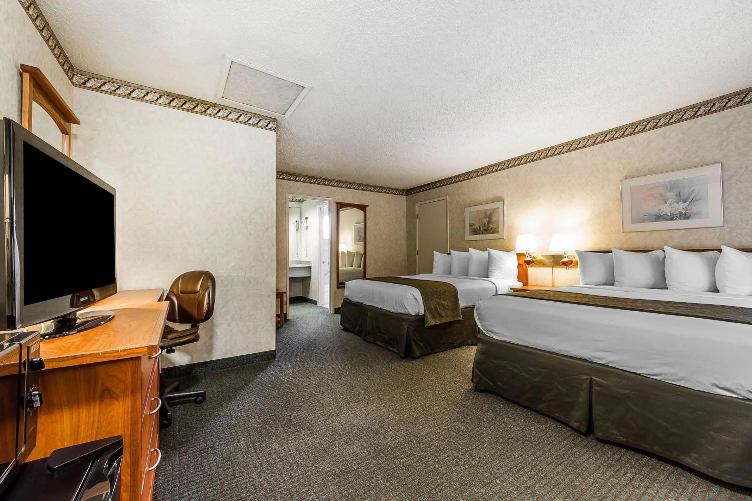 Bedroom, Bed in Quality Inn & Suites Silicon Valley