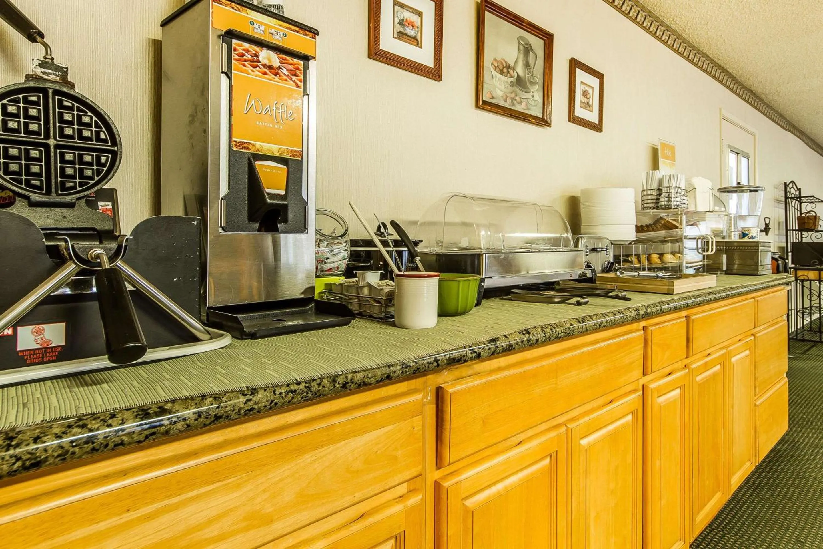 Restaurant/places to eat in Quality Inn & Suites Silicon Valley