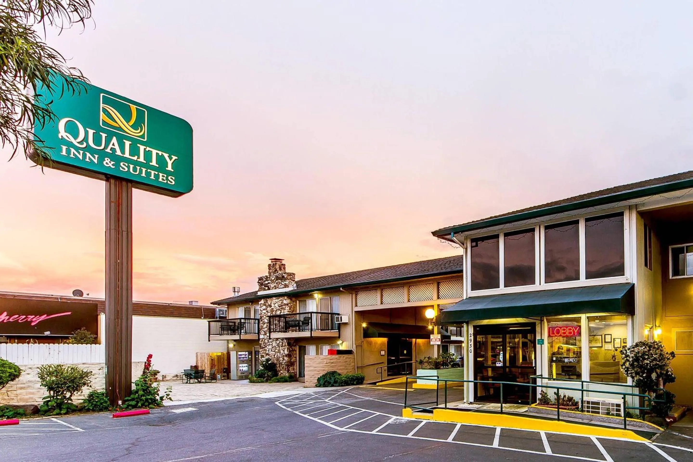 Property building in Quality Inn & Suites Silicon Valley