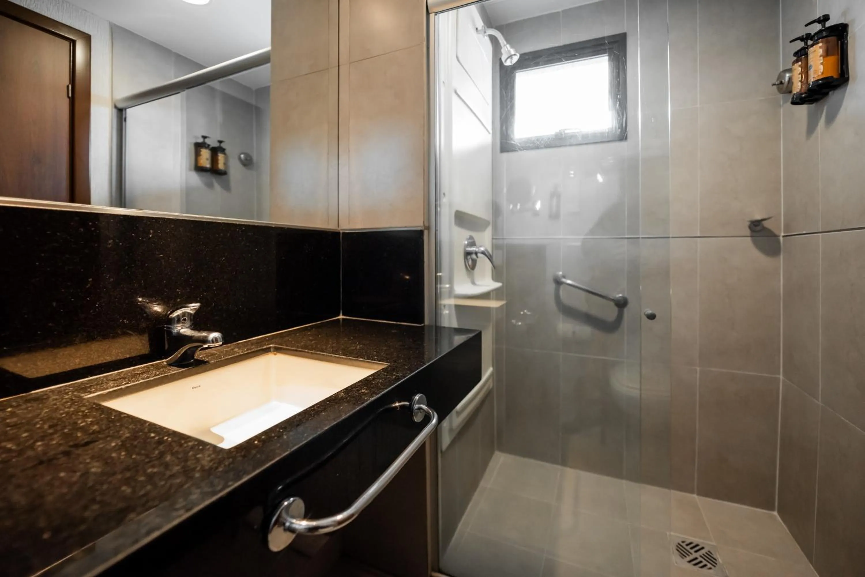 Shower in Mercure Belem Boulevard