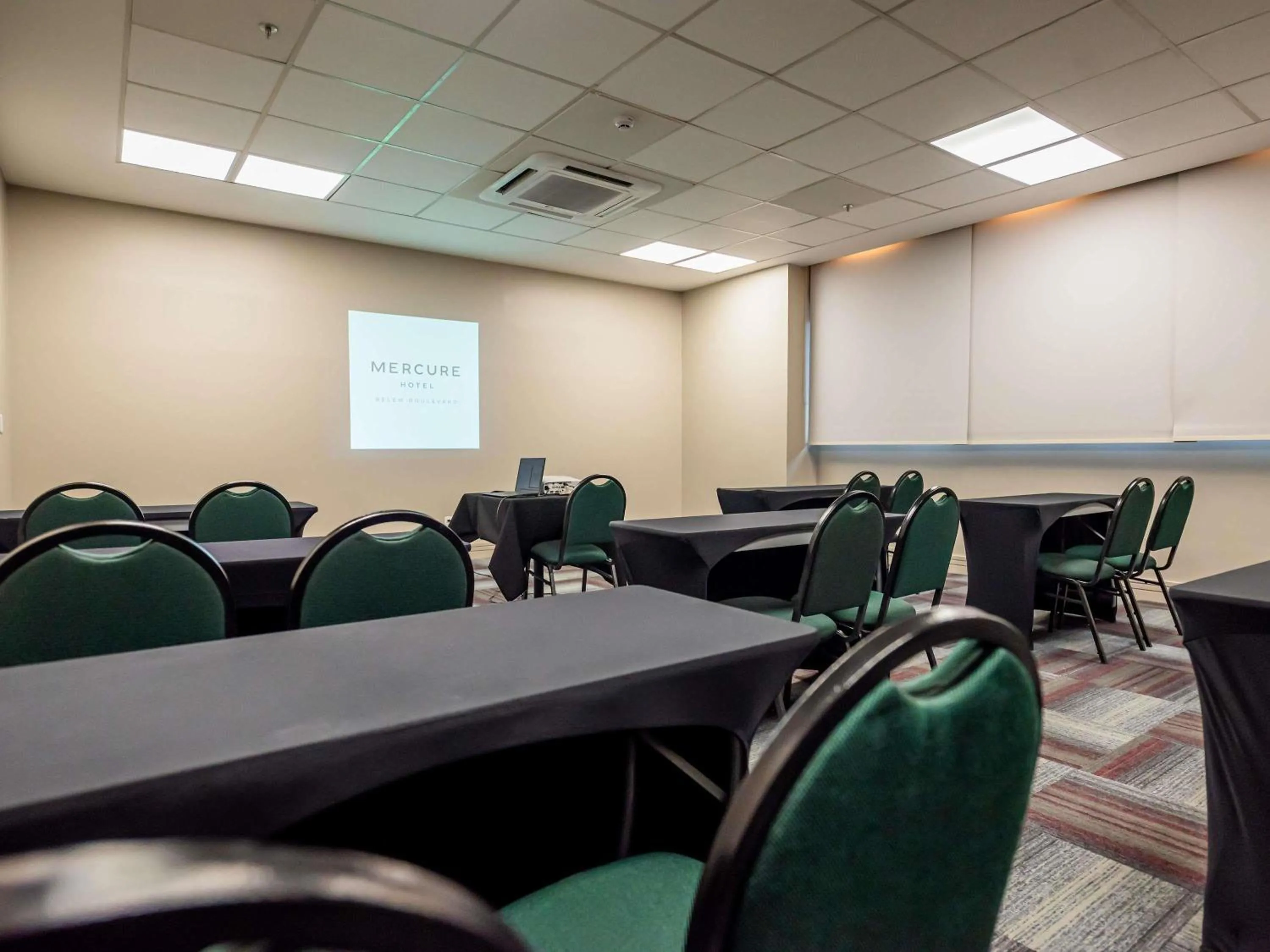 Meeting/conference room in Mercure Belem Boulevard